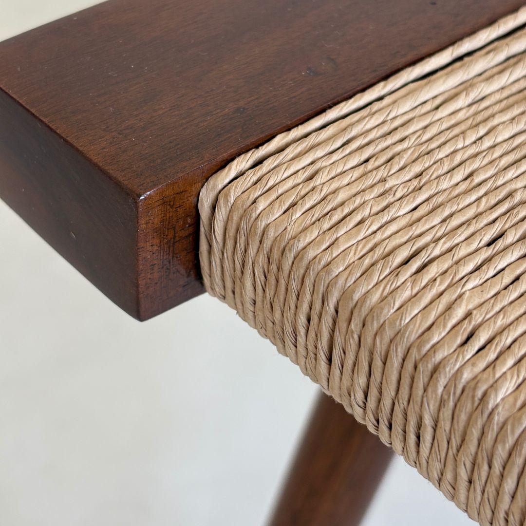 XXIe siècle et contemporain Chaise en noyer et gazon, faite à la main, à la manière de Nakashima en vente