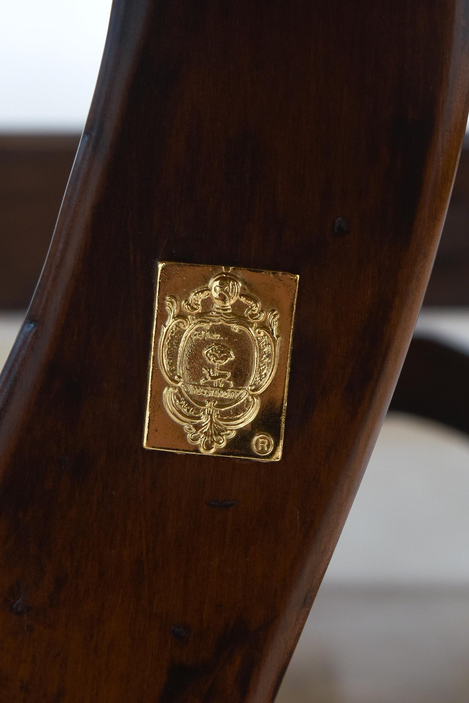 20ième siècle Table de salle à manger en noyer, fabriquée à la main, Italie, 20e siècle en vente
