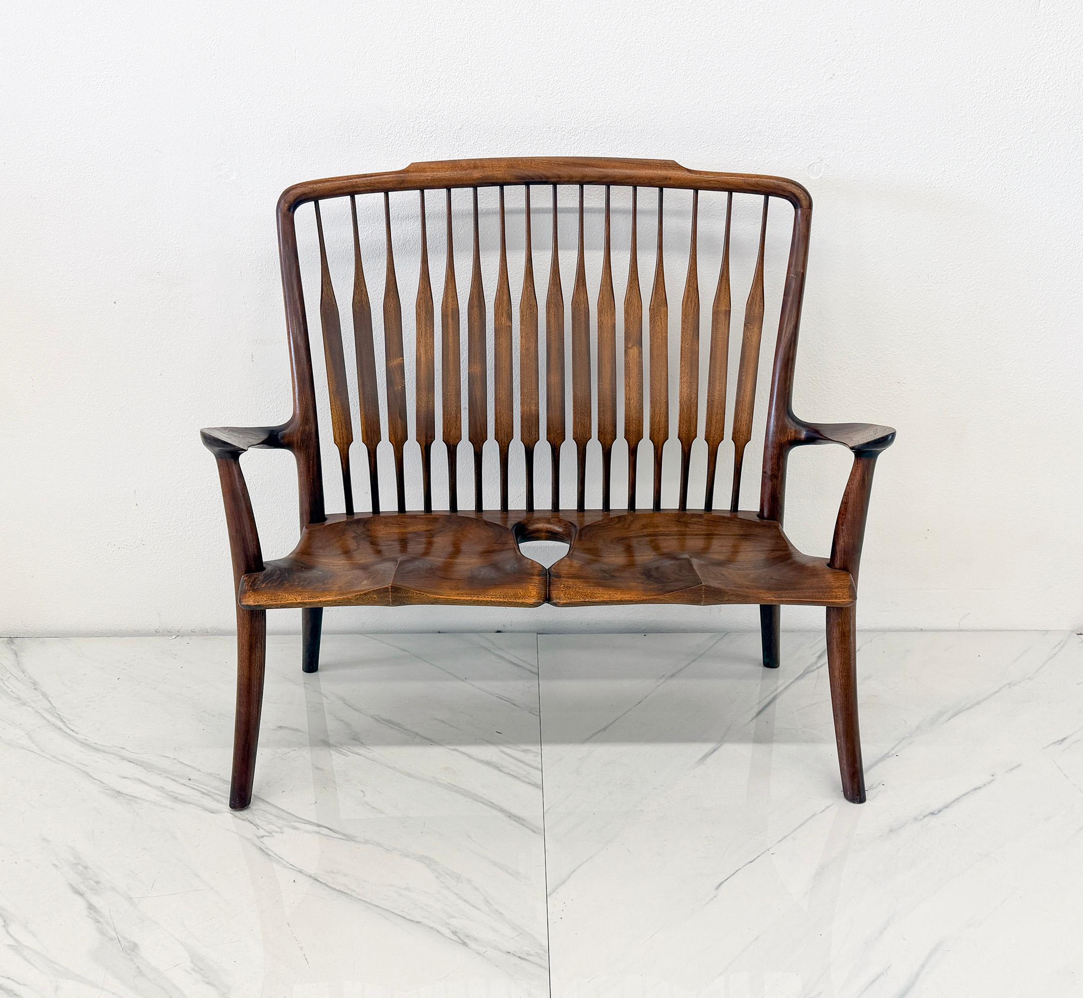 Causeuse Studio A en noyer travaillée à la main dans le style de Maloof et Nakashima en vente 4