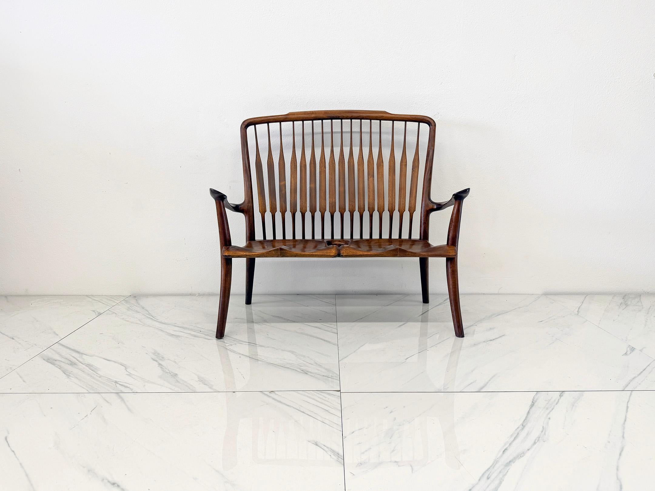 Causeuse Studio A en noyer travaillée à la main dans le style de Maloof et Nakashima en vente 5