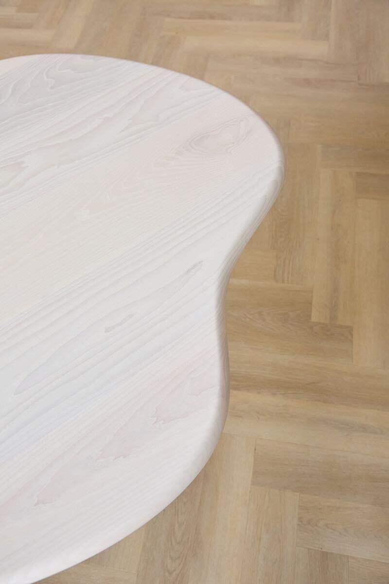 Handgefertigter weißer Esstisch aus Eschenholz 120