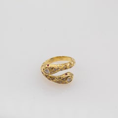 Bague de cocktail "serpent" en or jaune, diamant blanc taillé en brillant et rubis, faite à la main