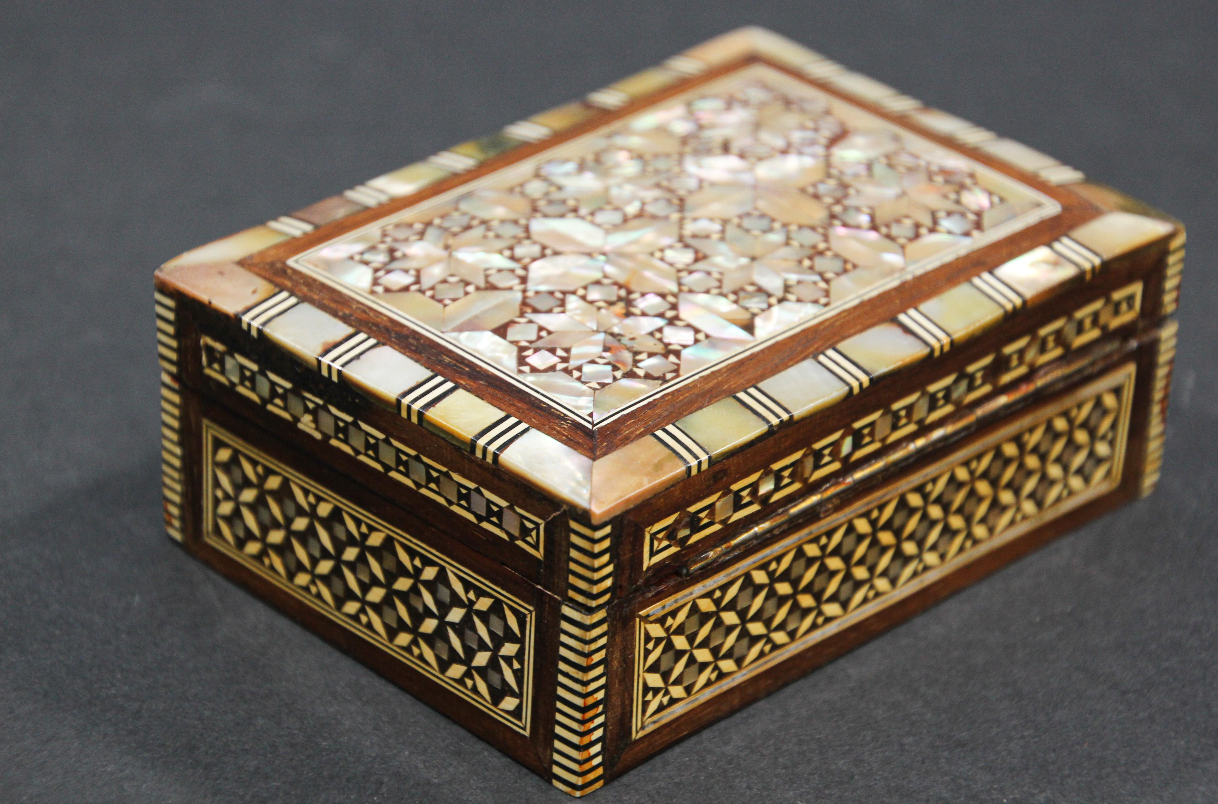 Lebanese Vintage Moorish Box Mosaic Marquetry  For Sale