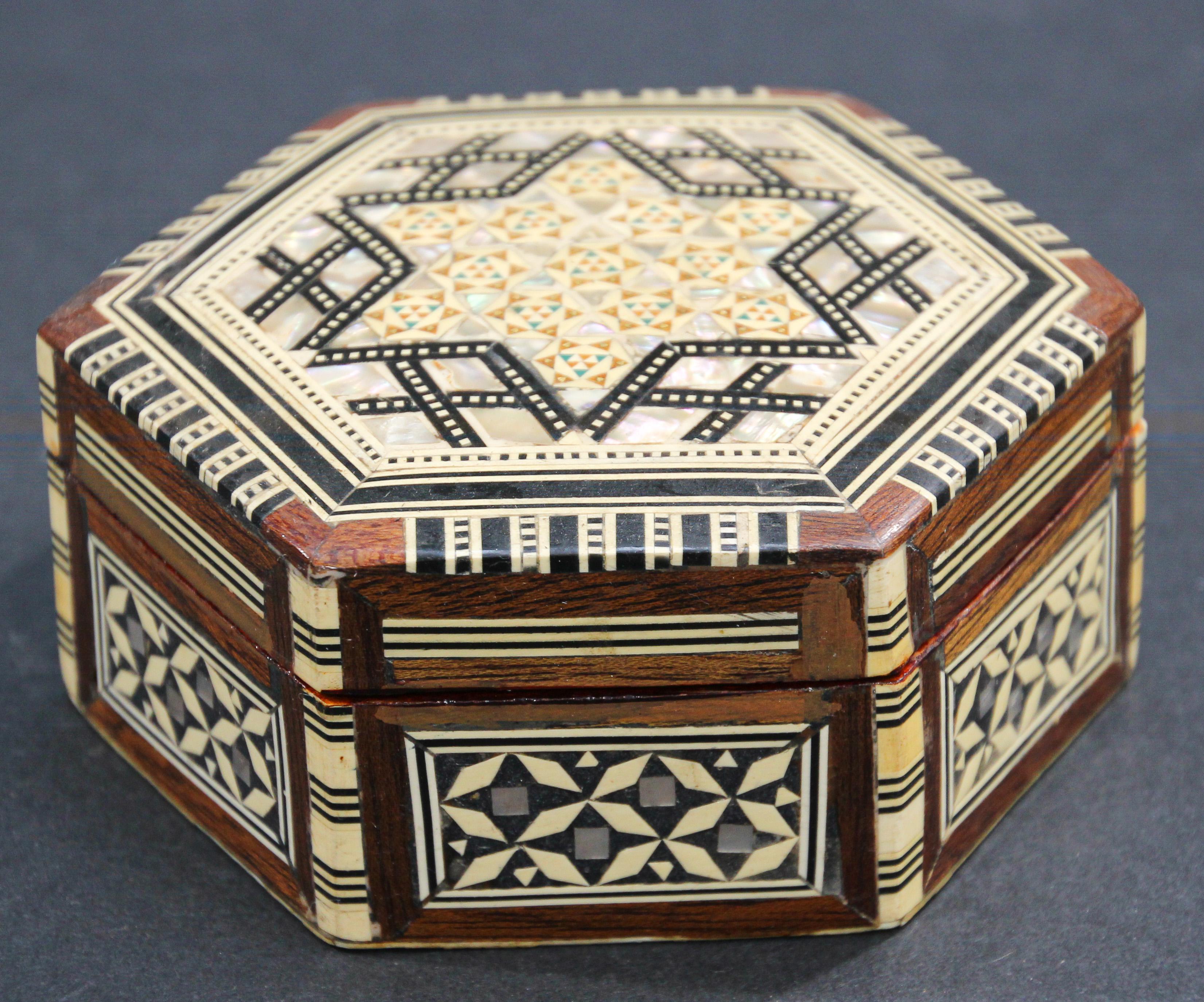 Handcrafted Middle Eastern Lebanese mosaic marquetry wood box.
Small octagonal walnut Syrian style box intricately decorated with Moorish motif designs which have been painstakingly inlaid with mosaic marquetry.
Great craftsmanship handmade by