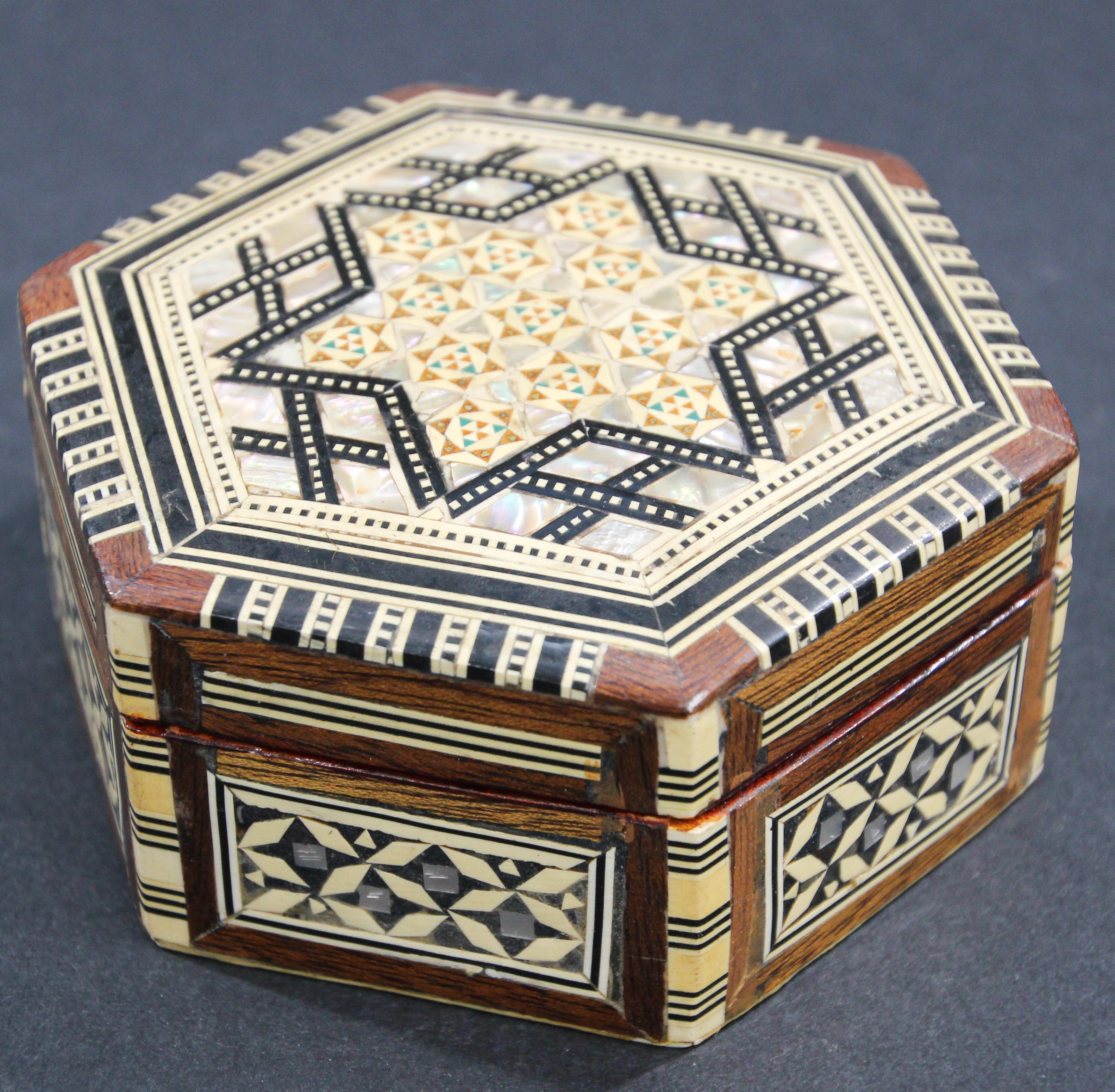 20th Century Handcrafted White Mosaic Marquetry Moorish Octagonal Box For Sale