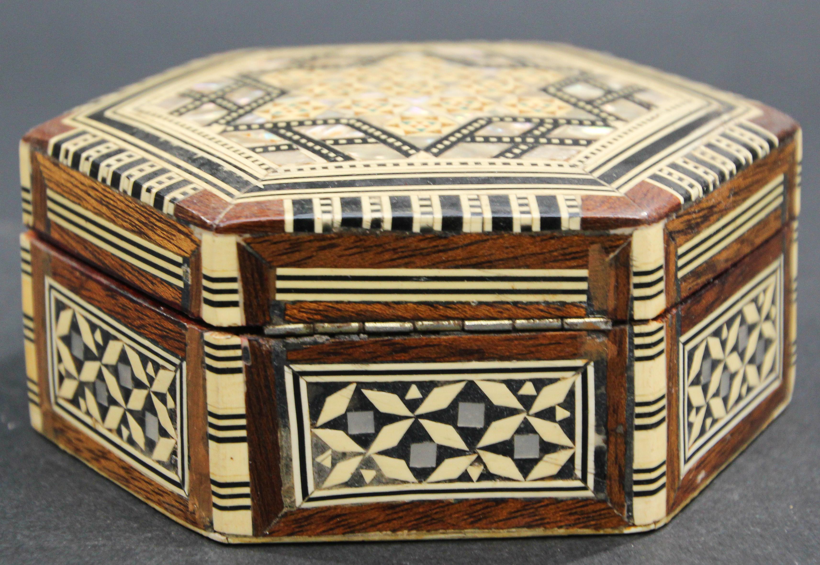 Shell Handcrafted White Mosaic Marquetry Moorish Octagonal Box For Sale