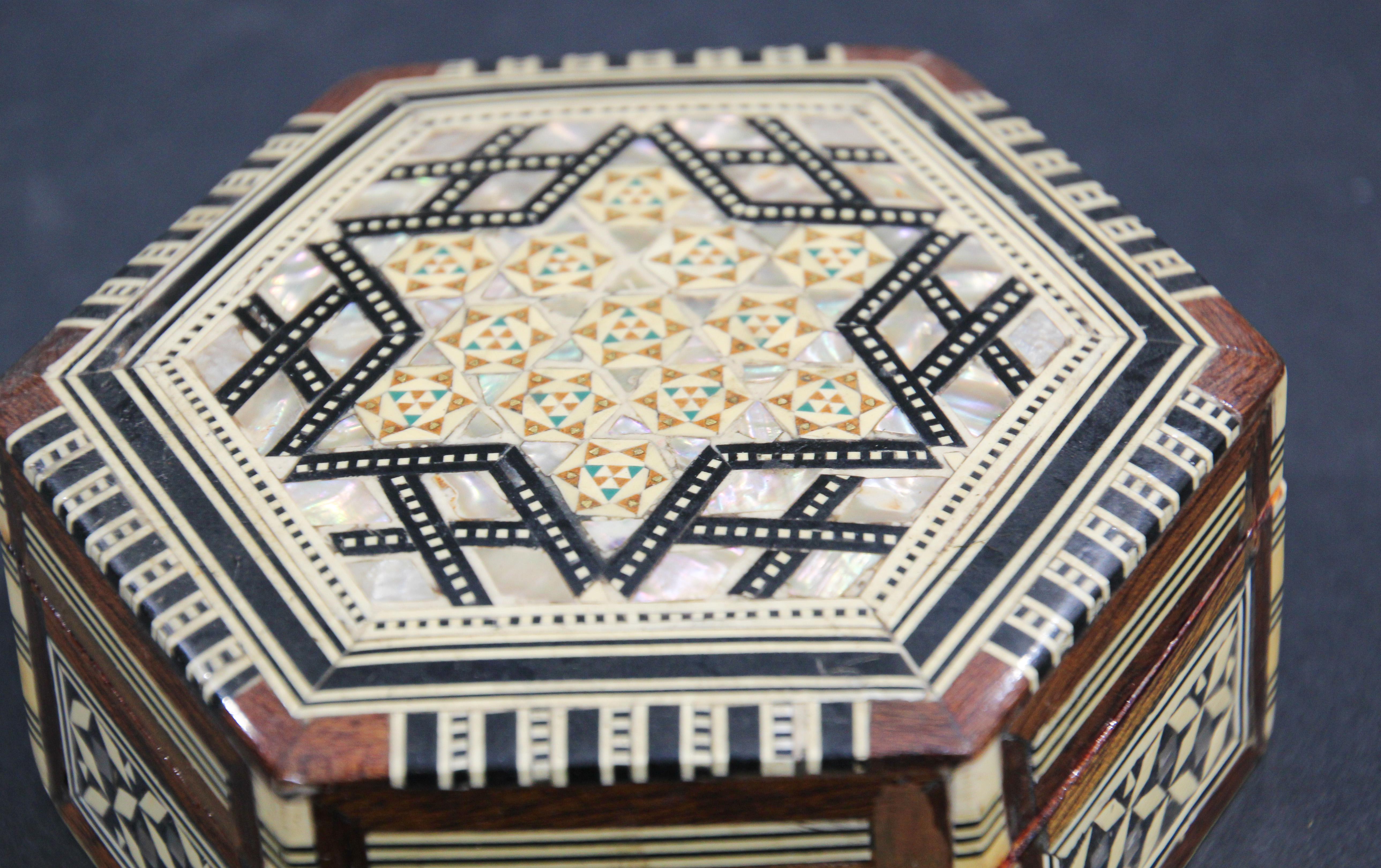 Handcrafted White Mosaic Marquetry Moorish Octagonal Box For Sale 1