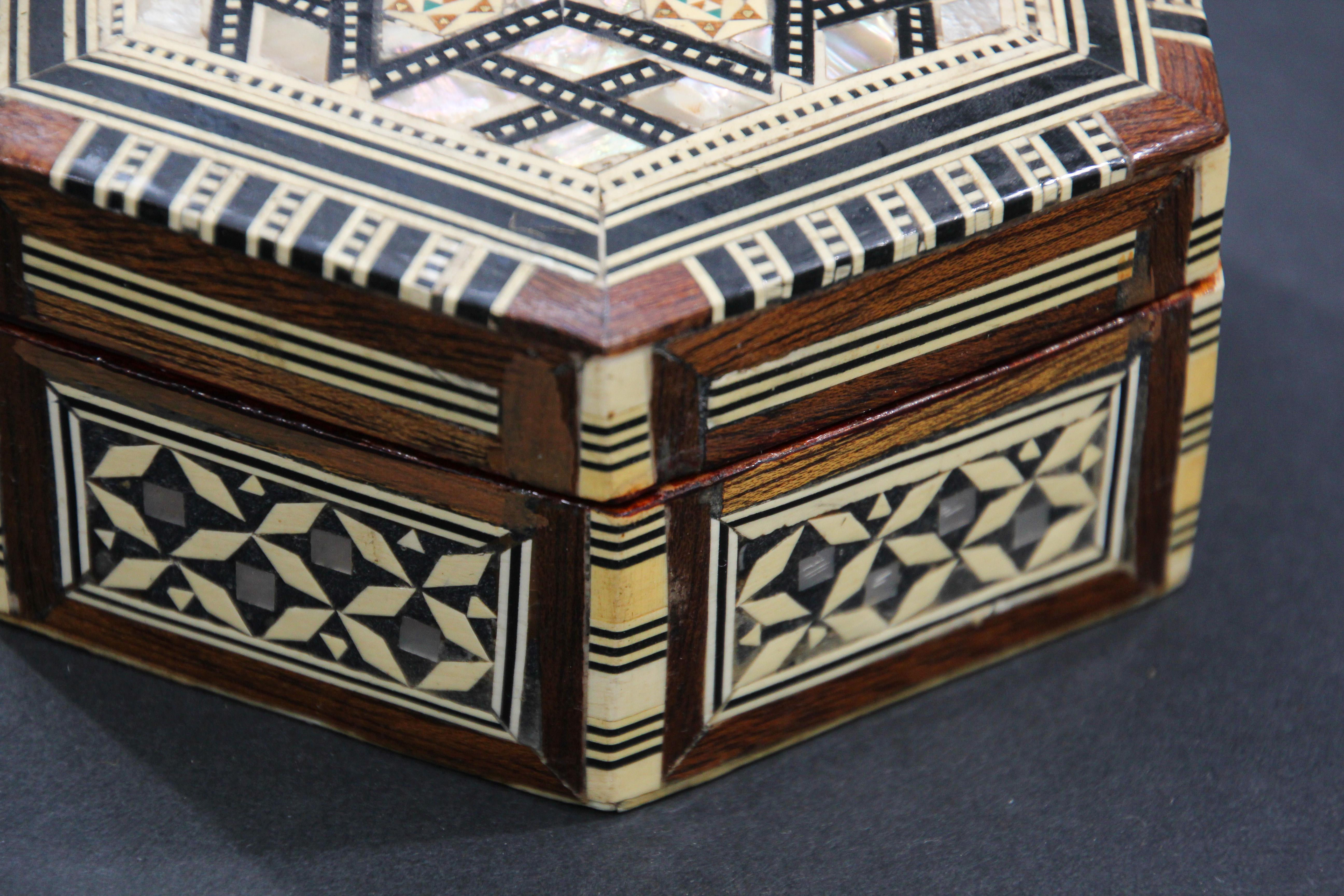 Handcrafted White Mosaic Marquetry Moorish Octagonal Box For Sale 2