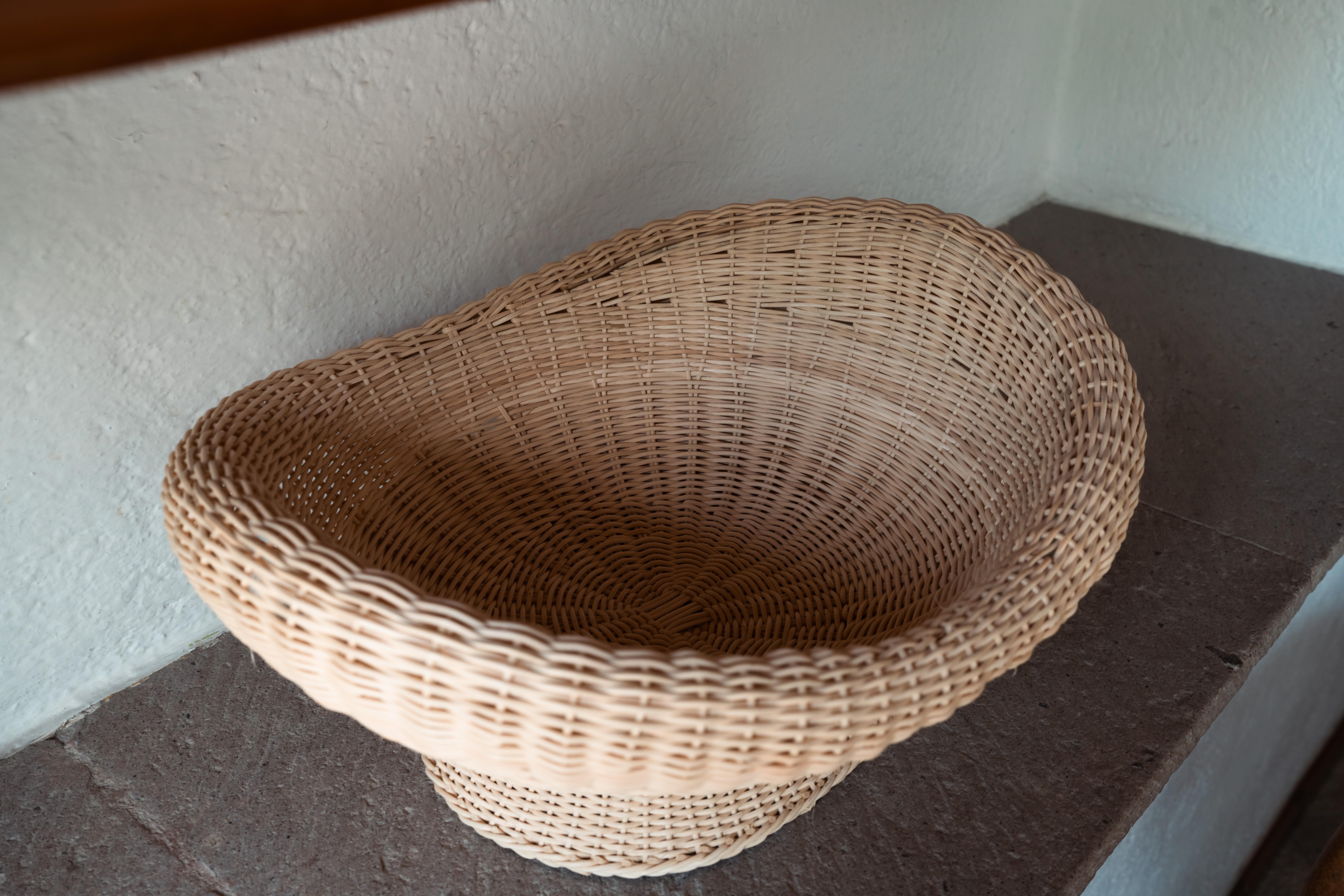 XXIe siècle et contemporain Panier à fruits décoratif en osier tressé à la main Folk Art Mexico Hand-Woven Rattan en vente