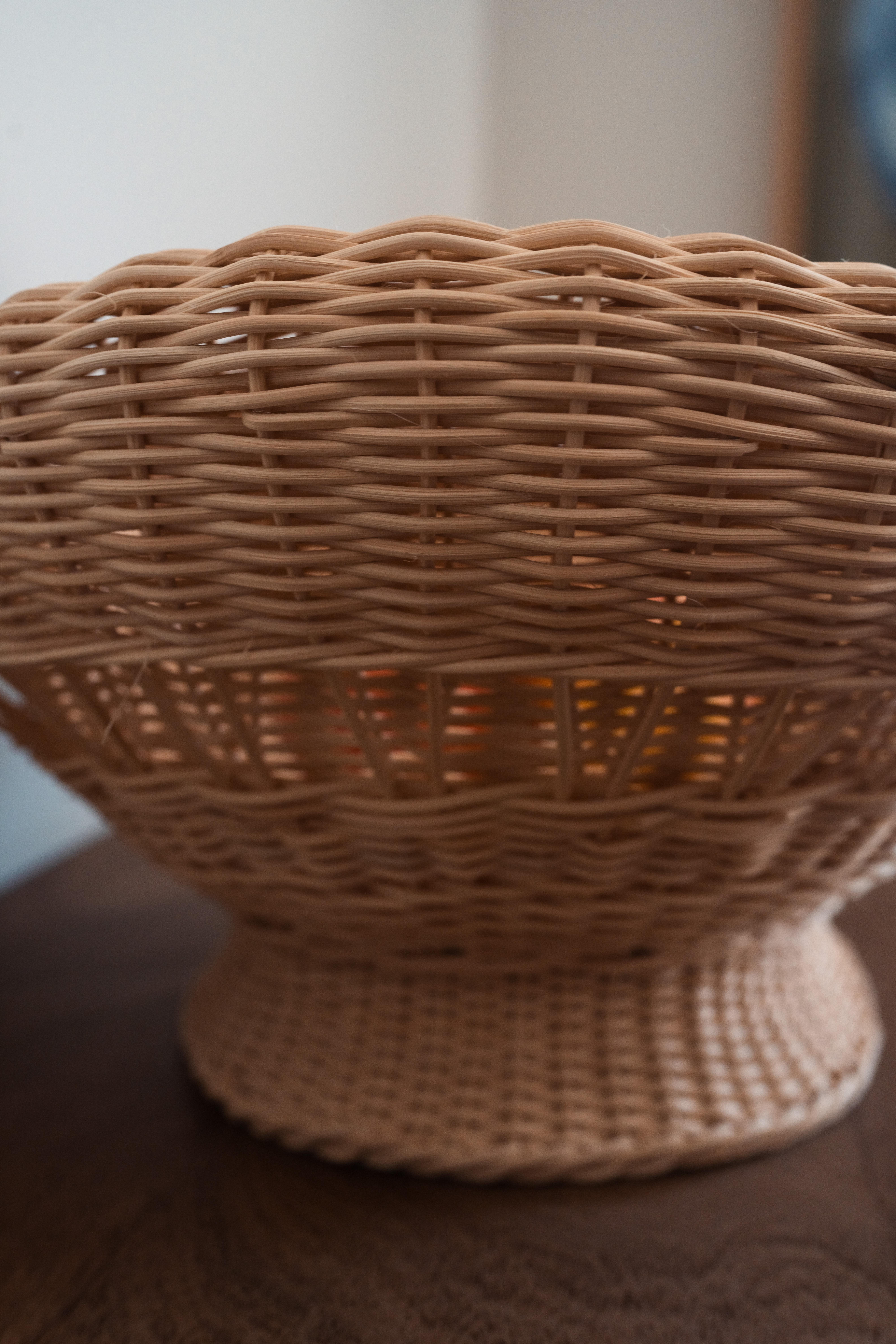 Osier Panier à fruits décoratif en osier tressé à la main Folk Art Mexico Hand-Woven Rattan en vente