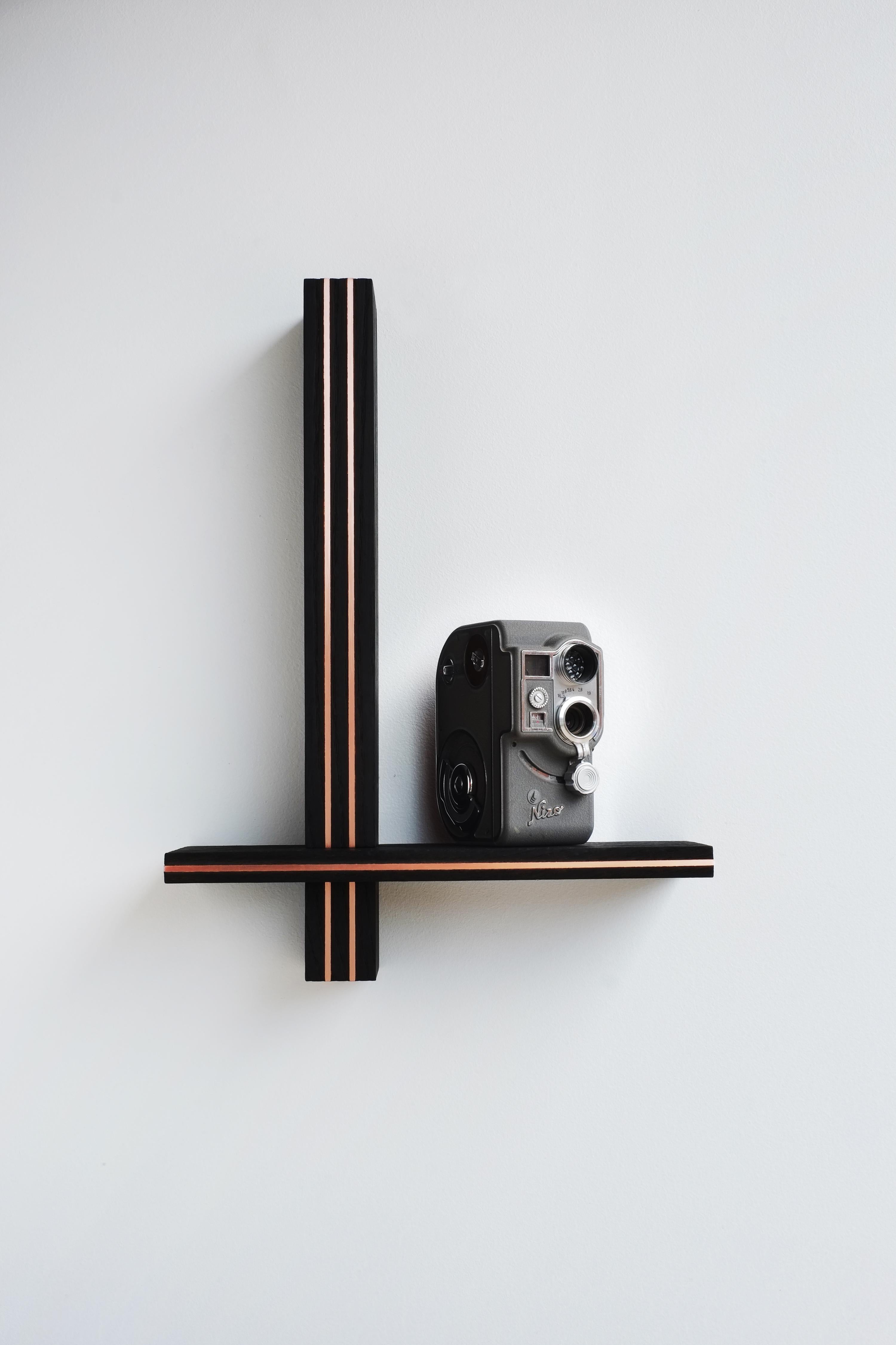 Estantería de pared de madera y cobre hecha a mano por Moderno en venta