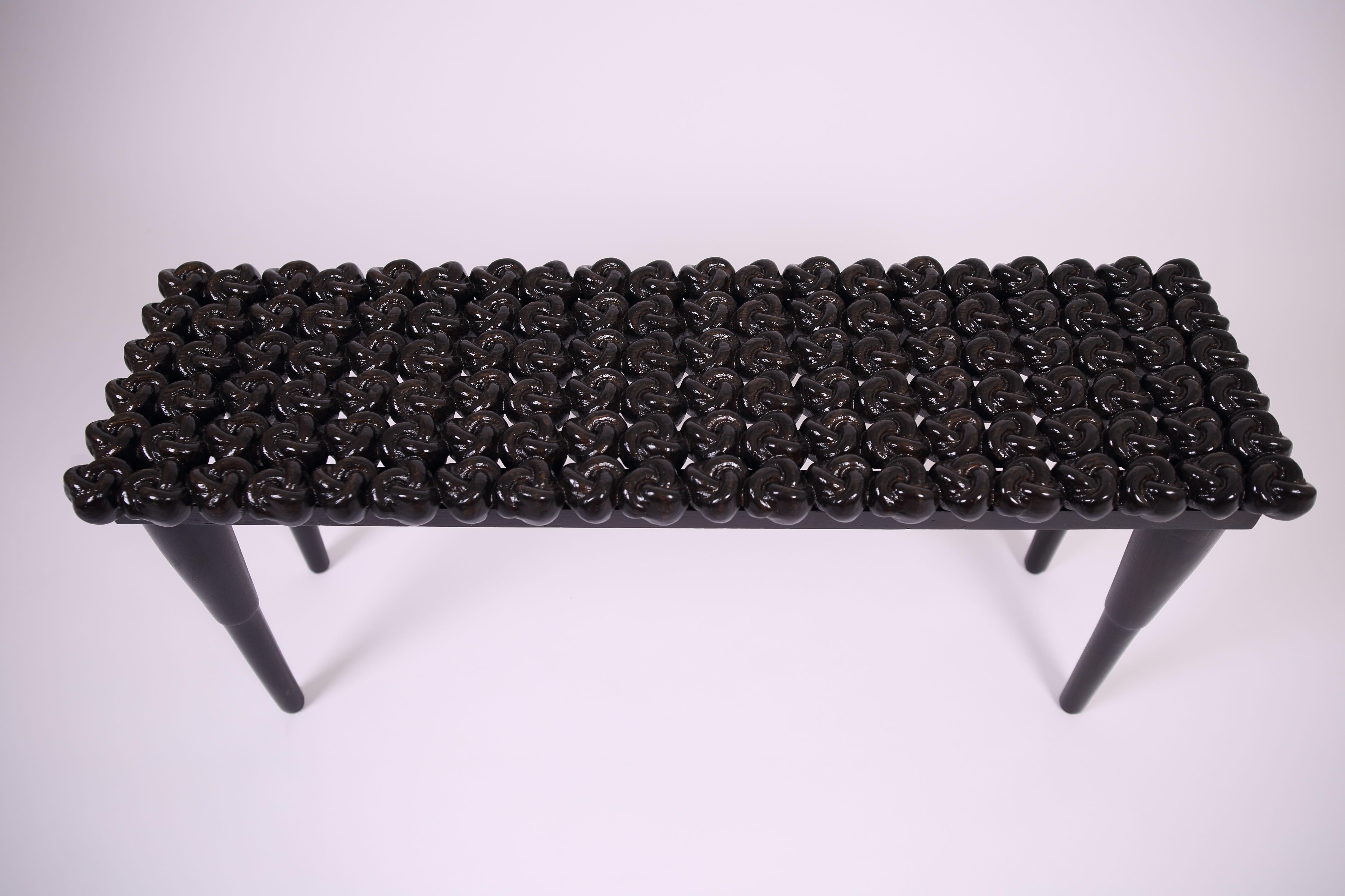 Banc de foyer en bois noir brillant à nœuds, fabriqué à la main en vente 8