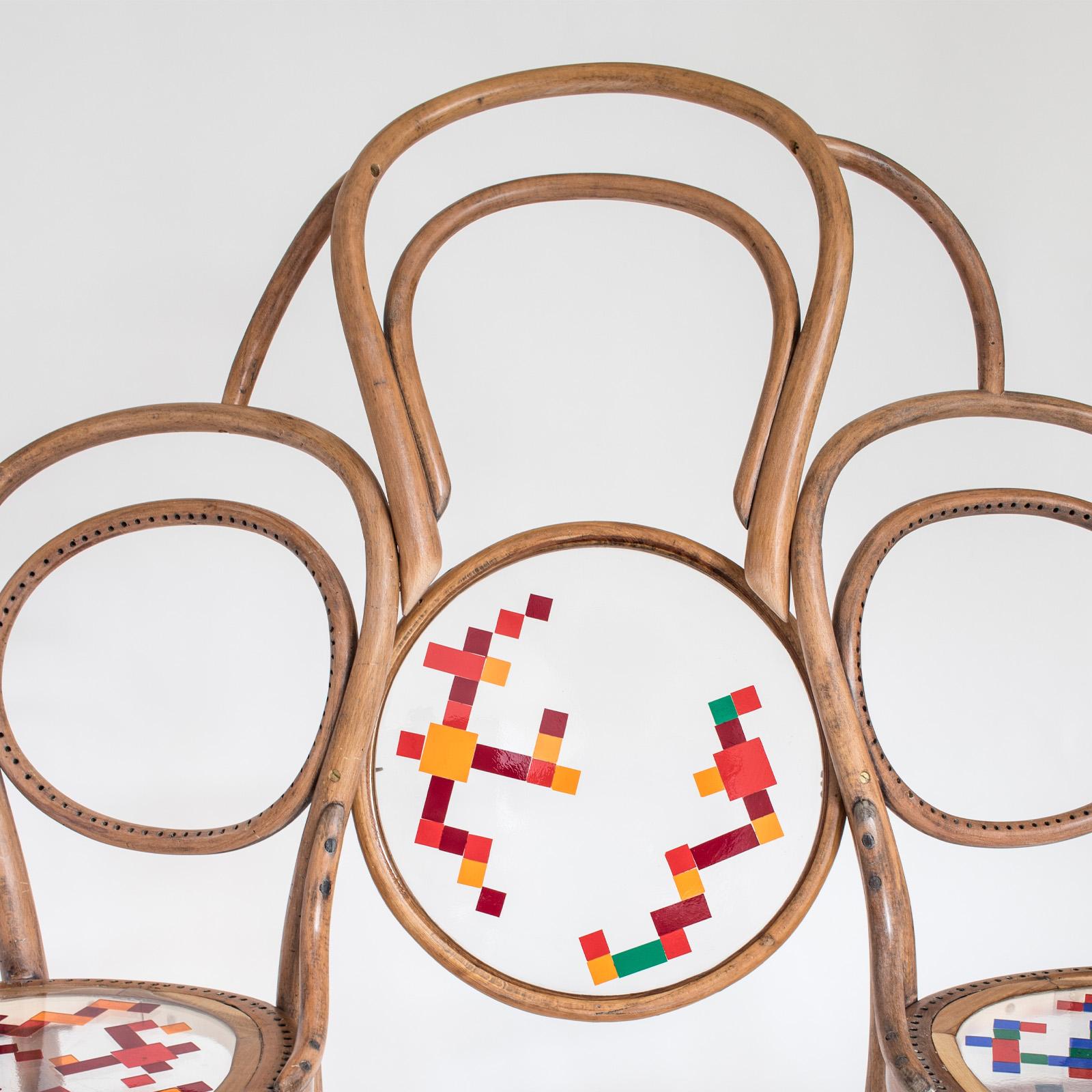Handgefertigte Thonet Bank aus Holz und Acryl von Hillsideout (21. Jahrhundert und zeitgenössisch) im Angebot