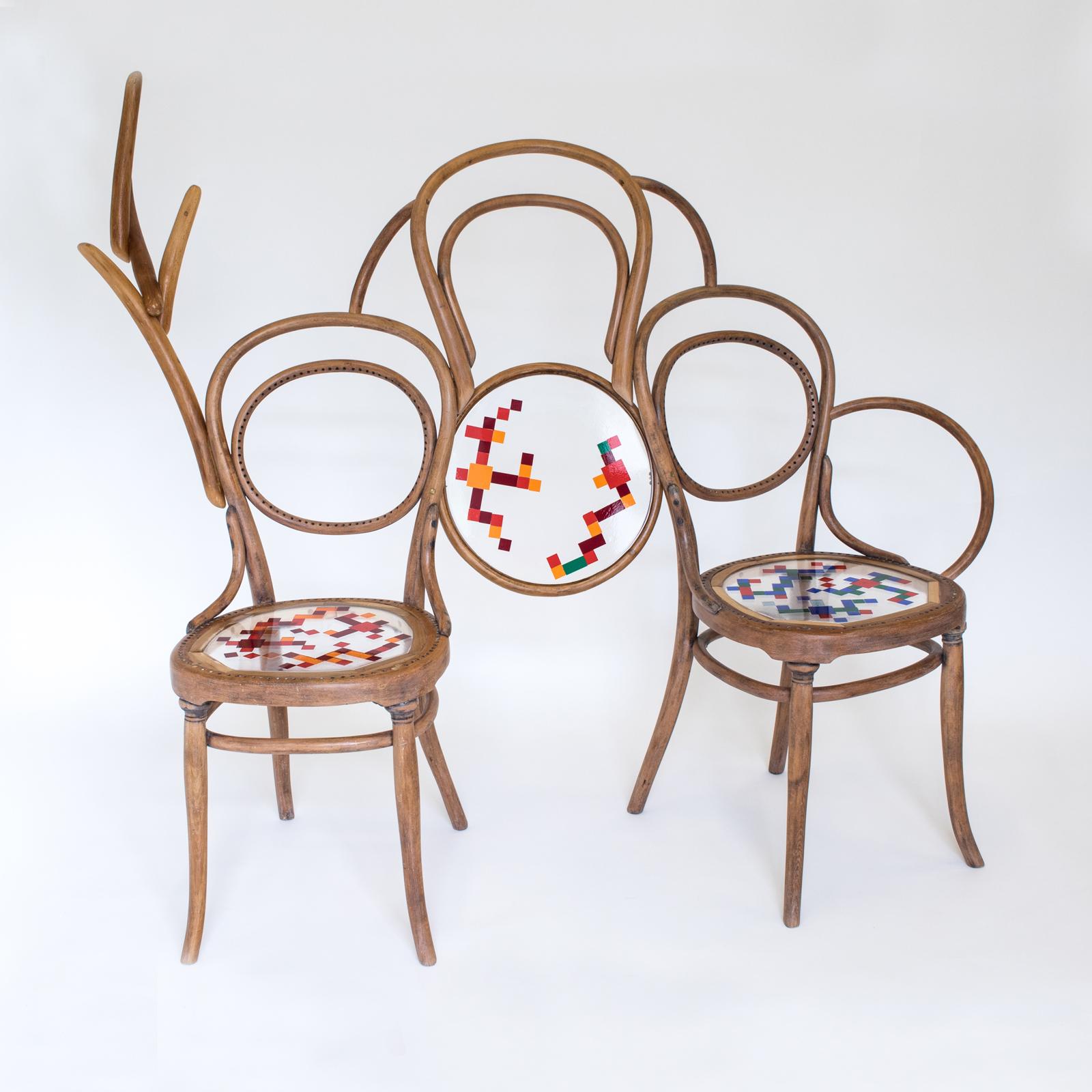 Handgefertigte Thonet Bank aus Holz und Acryl von Hillsideout (Epoxidharz) im Angebot