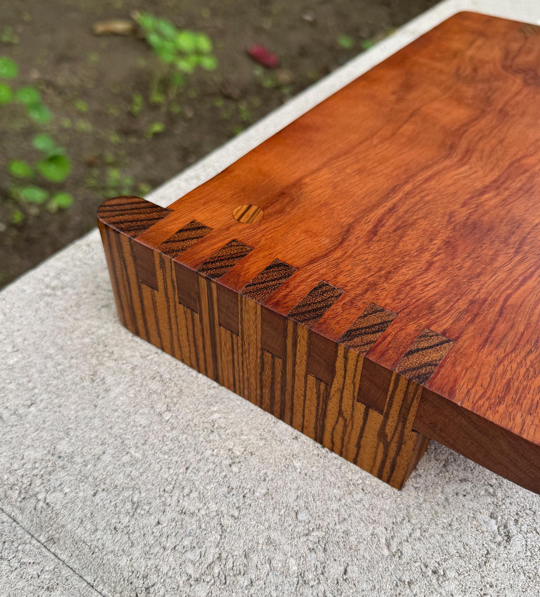 Mid-Century Modern Planche à découper / plateau en Wood artisanal.  20ème siècle en vente