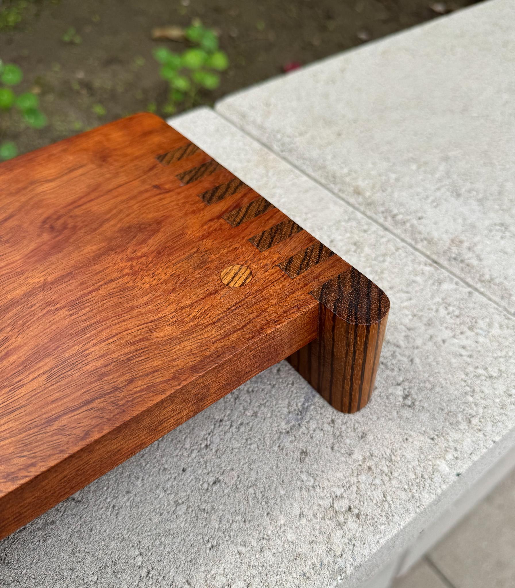 20ième siècle Planche à découper / plateau en Wood artisanal.  20ème siècle en vente
