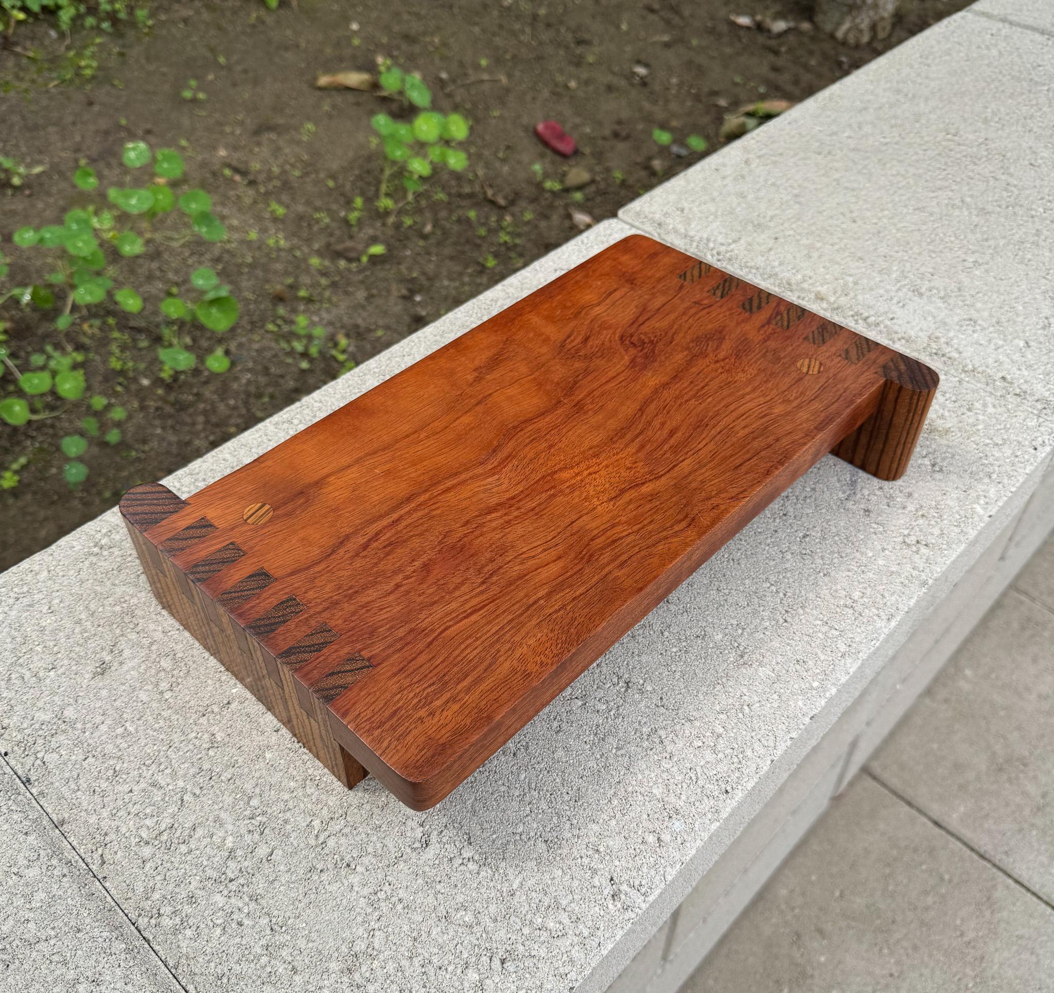 Bois Planche à découper / plateau en Wood artisanal.  20ème siècle en vente