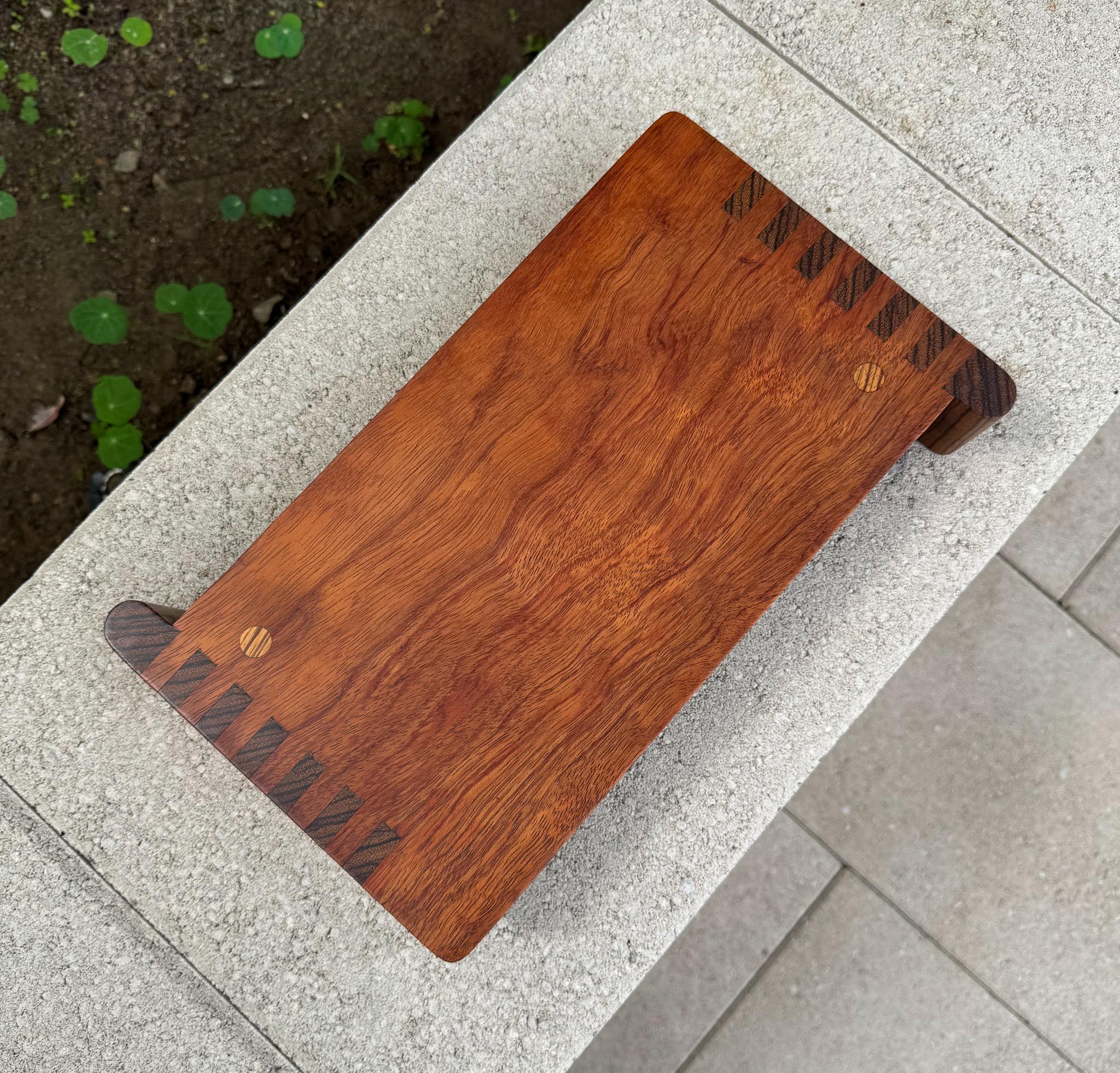 Planche à découper / plateau en Wood artisanal.  20ème siècle en vente 1
