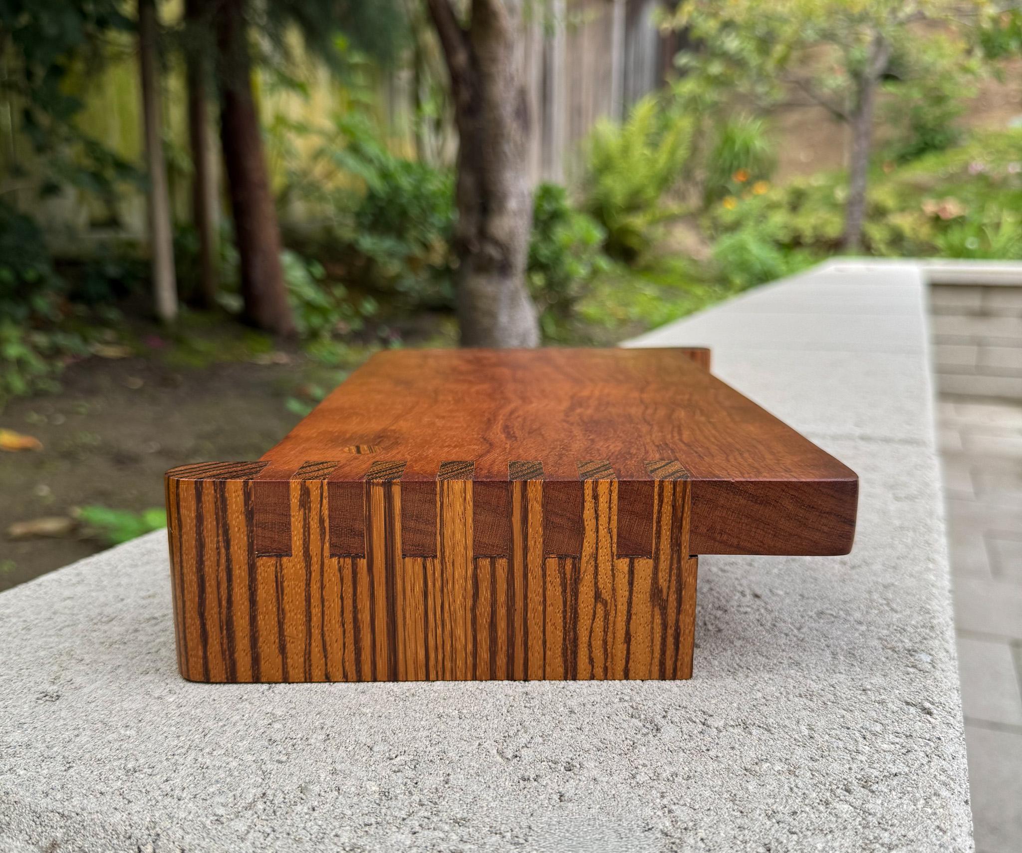Planche à découper / plateau en Wood artisanal.  20ème siècle en vente 2