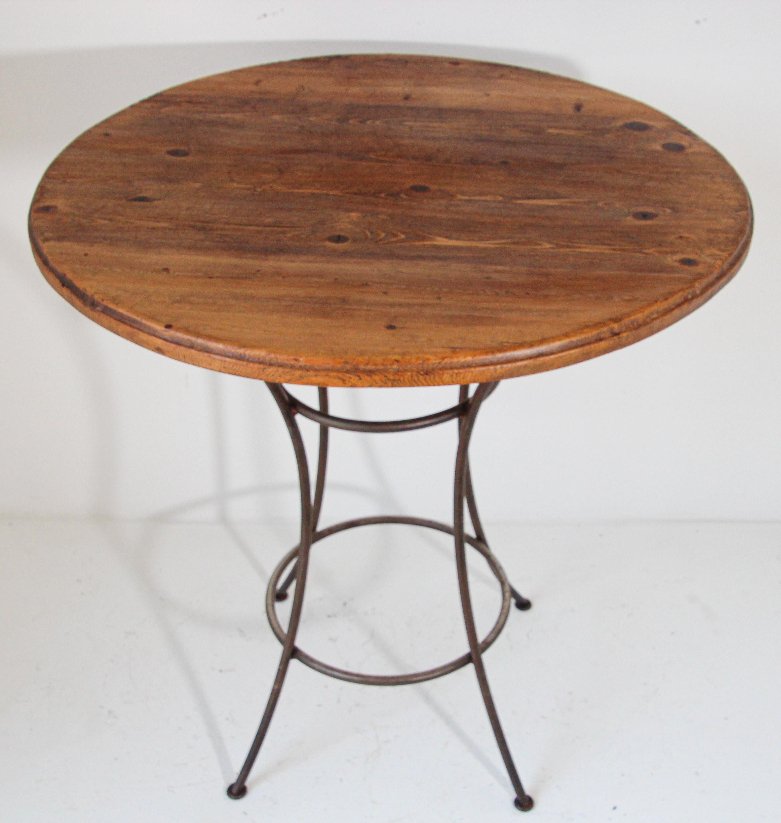 Handcrafted Wood Top Bar Höhe Tisch mit Schmiedeeisen geschmiedet Basis im Angebot 4
