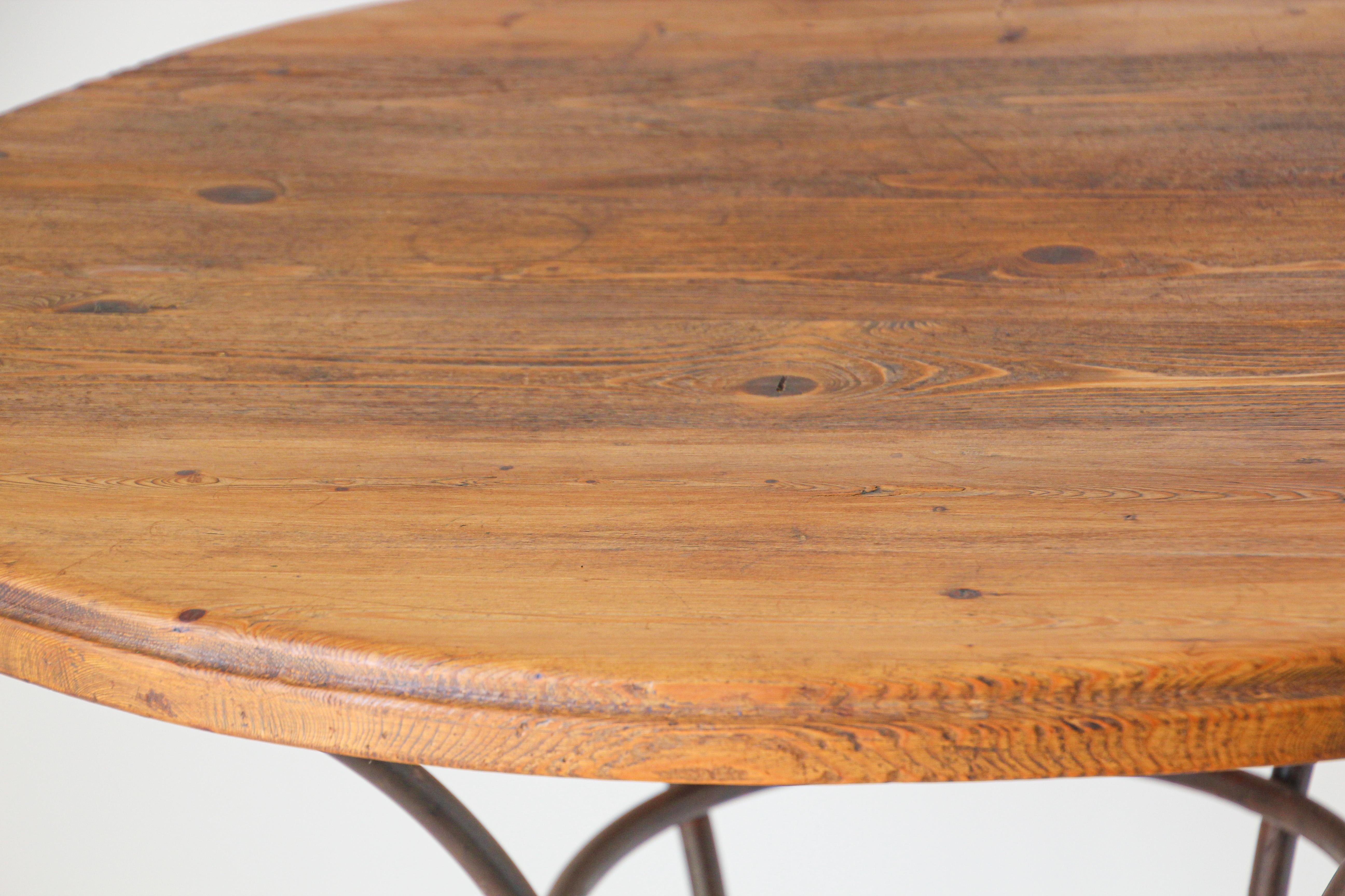 Handcrafted Wood Top Bar Höhe Tisch mit Schmiedeeisen geschmiedet Basis (Mexikanisch) im Angebot