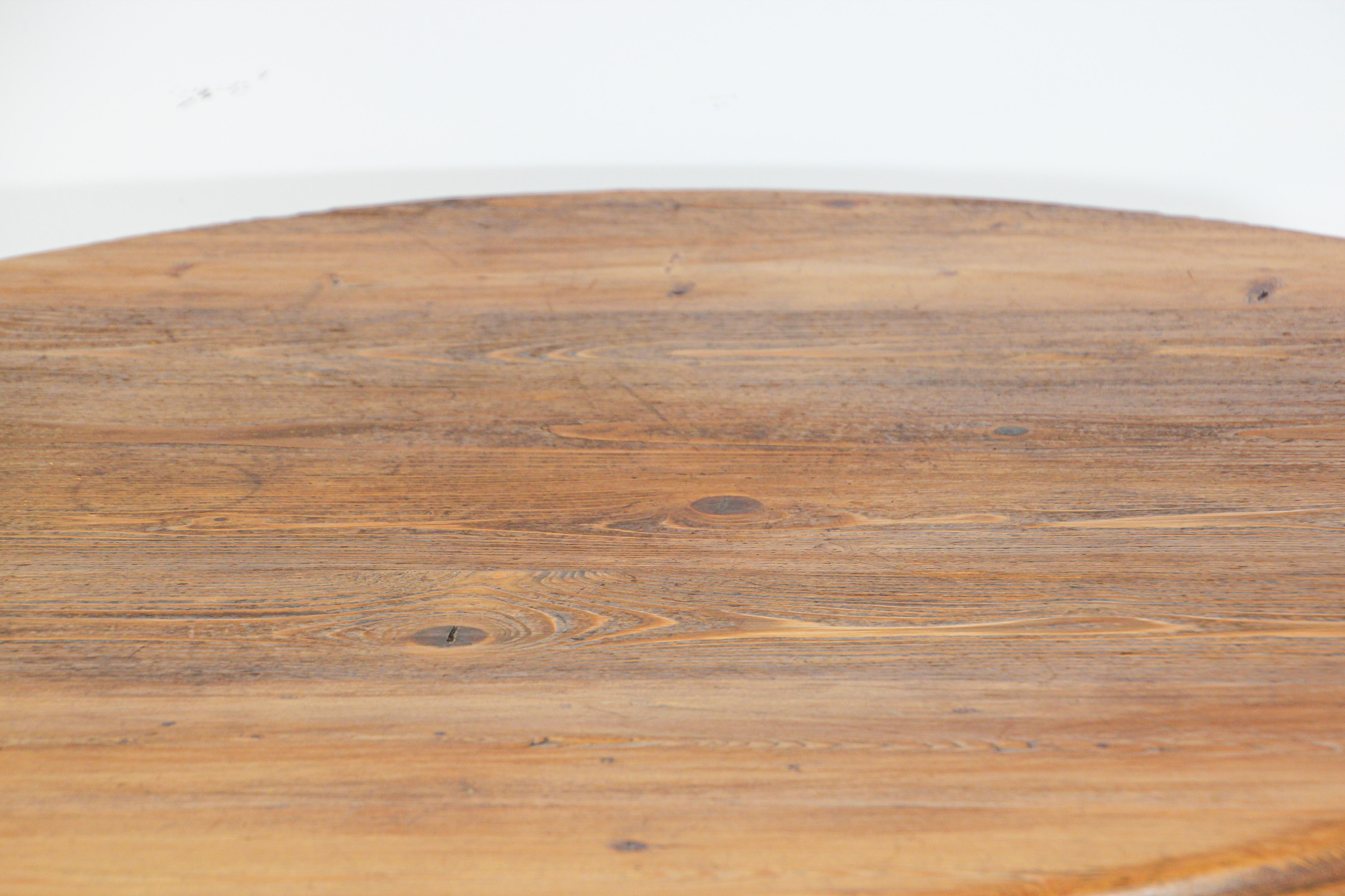 Handcrafted Wood Top Bar Höhe Tisch mit Schmiedeeisen geschmiedet Basis (Geschmiedet) im Angebot