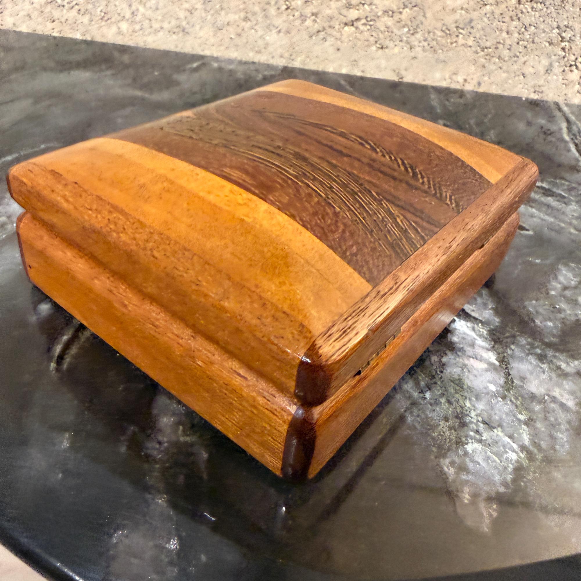 Boîte à bijoux en bois artisanale Studio A moderne organique en vente 5