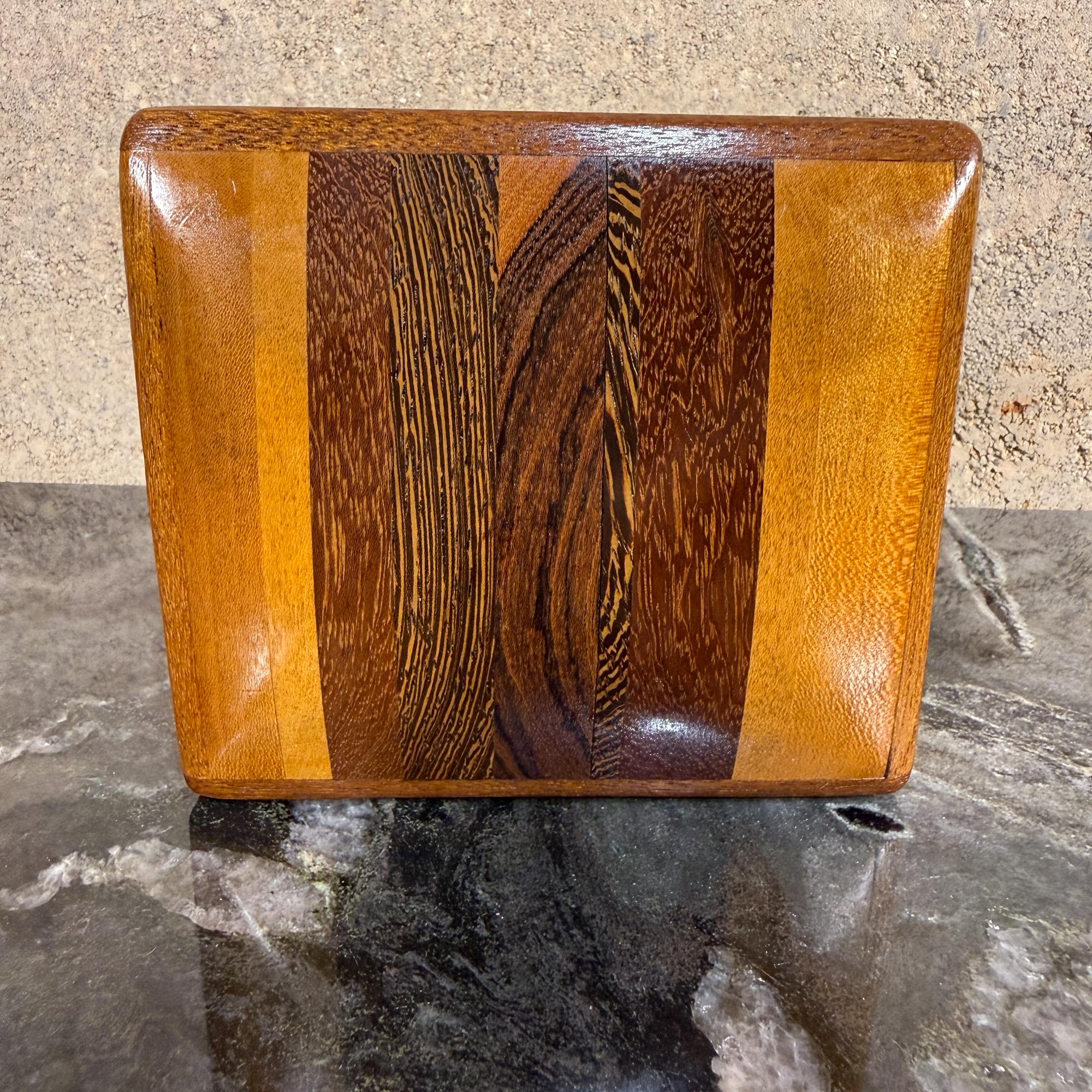 Bois Boîte à bijoux en bois artisanale Studio A moderne organique en vente