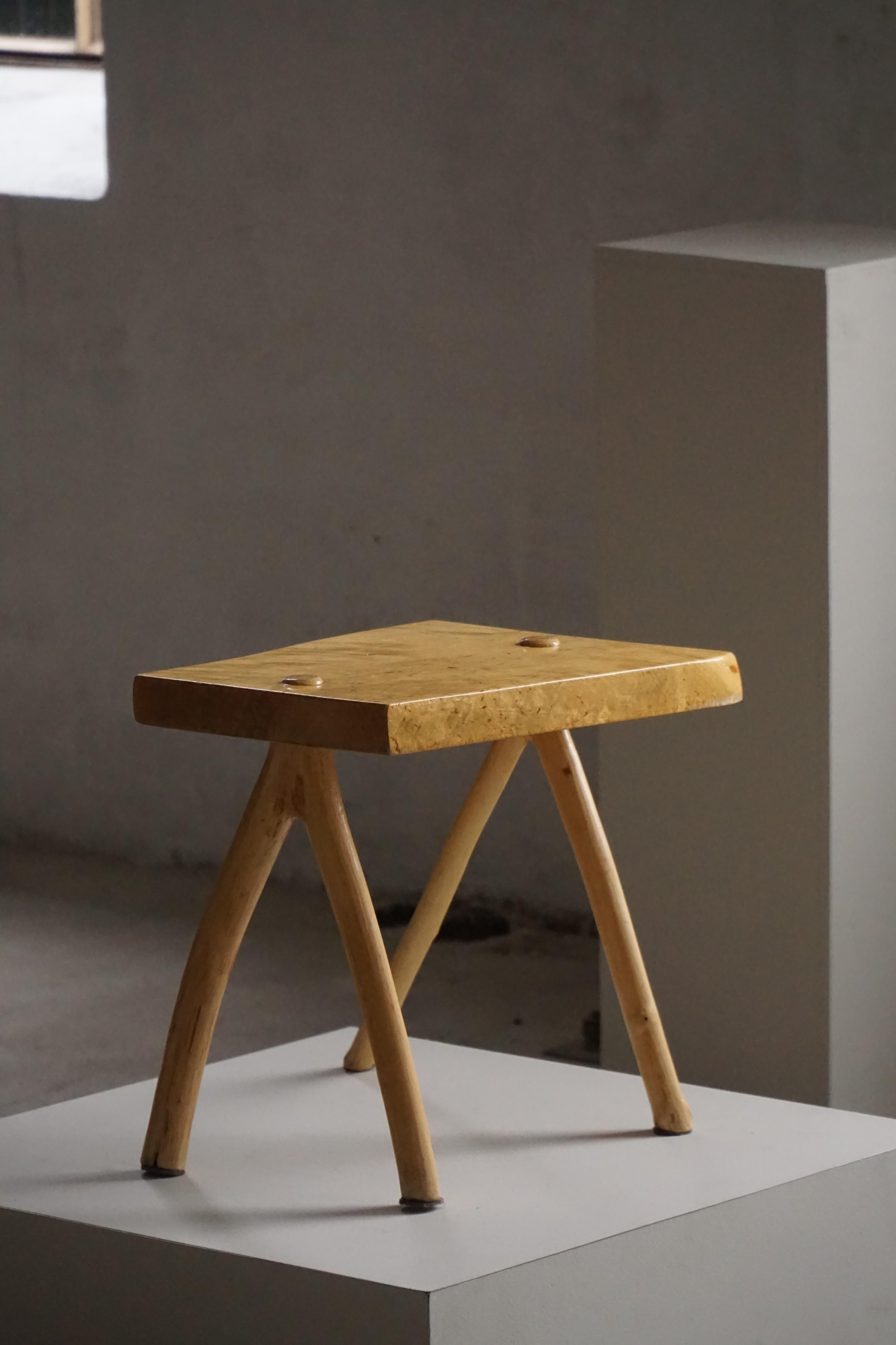 Scandinave moderne Tabouret Wabi-Sabi en bois de bouleau fabriqué à la main, The Modern Scandinavian, années 1960 en vente