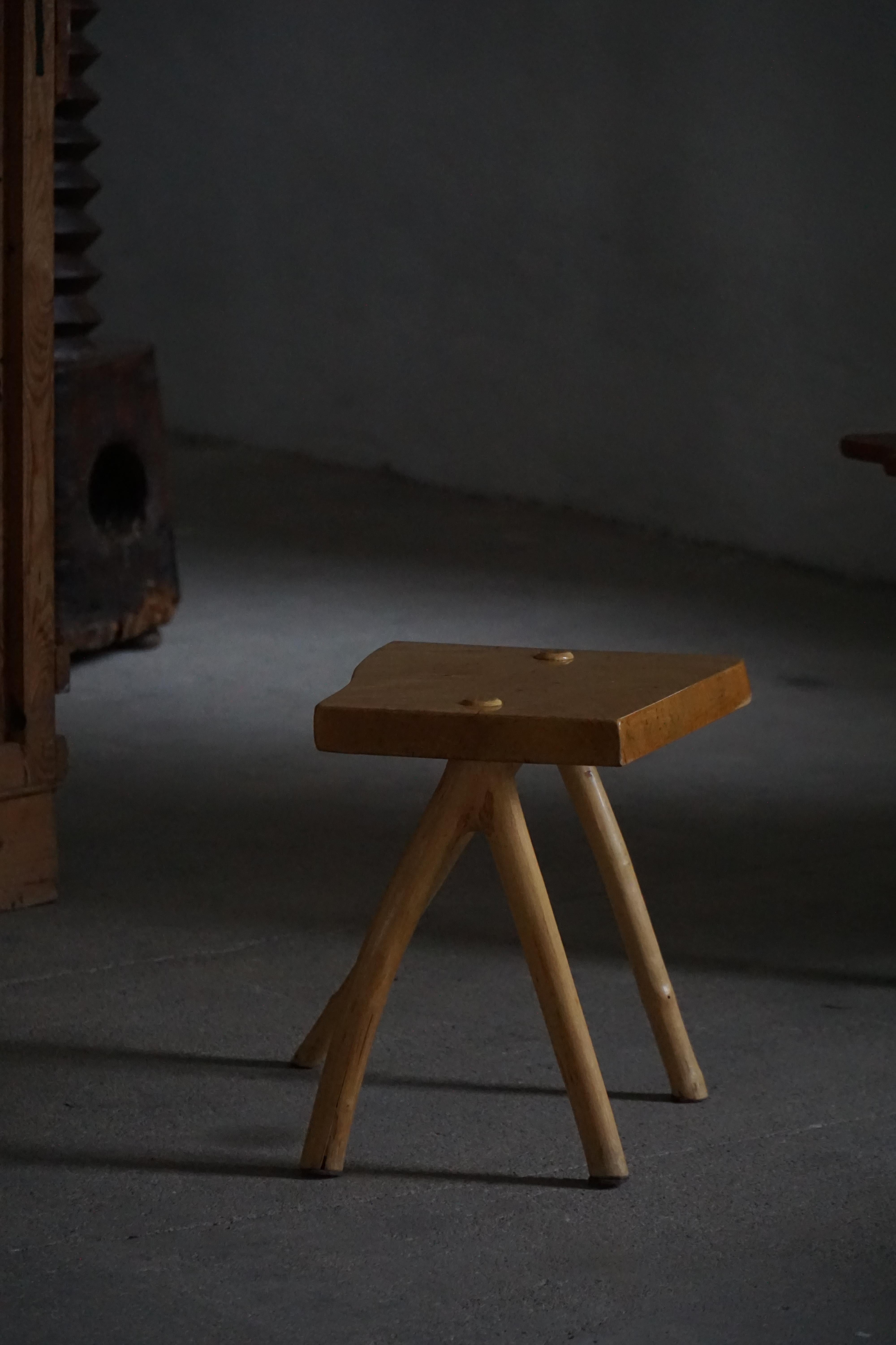 Fait main Tabouret Wabi-Sabi en bois de bouleau fabriqué à la main, The Modern Scandinavian, années 1960 en vente