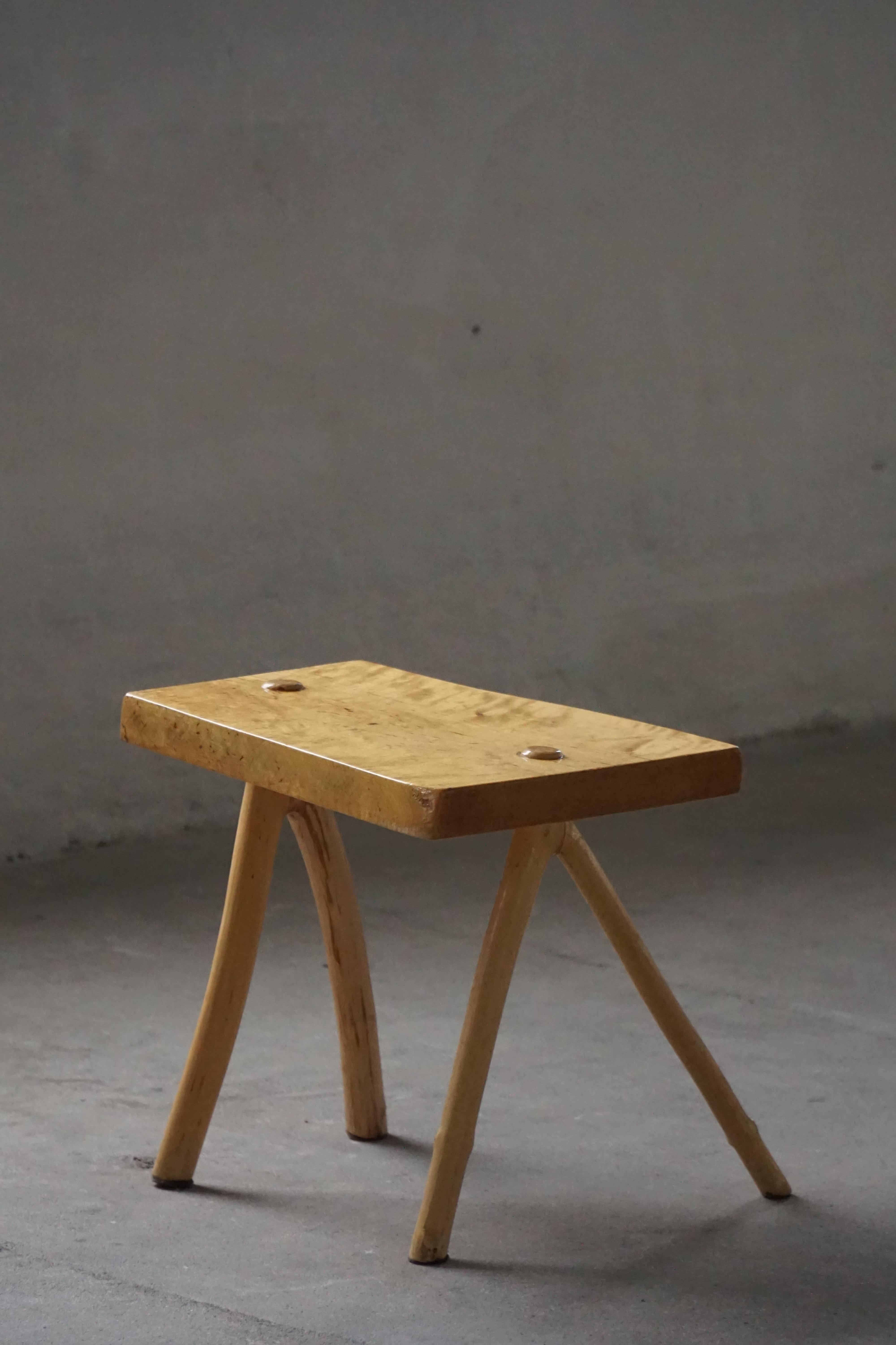 Tabouret Wabi-Sabi en bois de bouleau fabriqué à la main, The Modern Scandinavian, années 1960 Bon état - En vente à Odense, DK