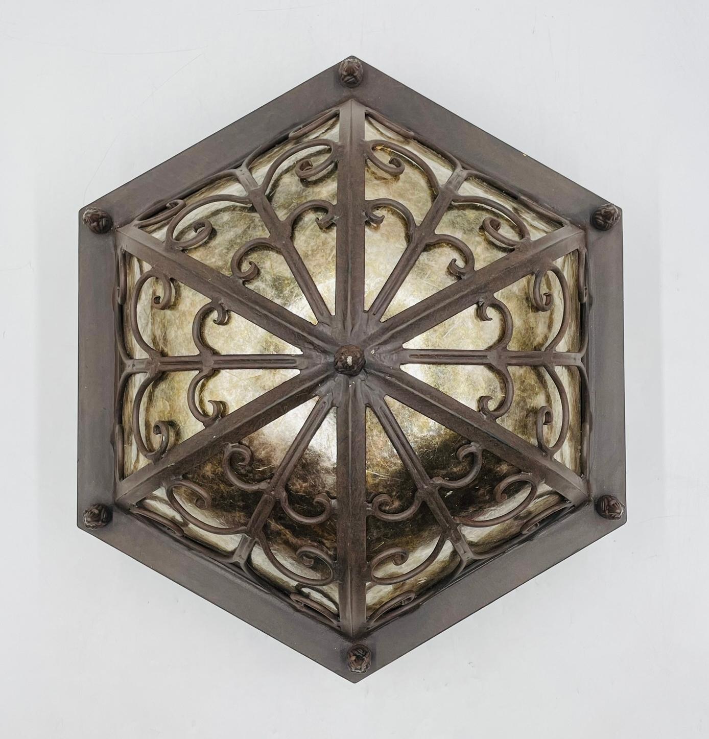 Lámpara empotrada artesanal de hierro forjado y mica de Steven Handelman Studios Estadounidense en venta