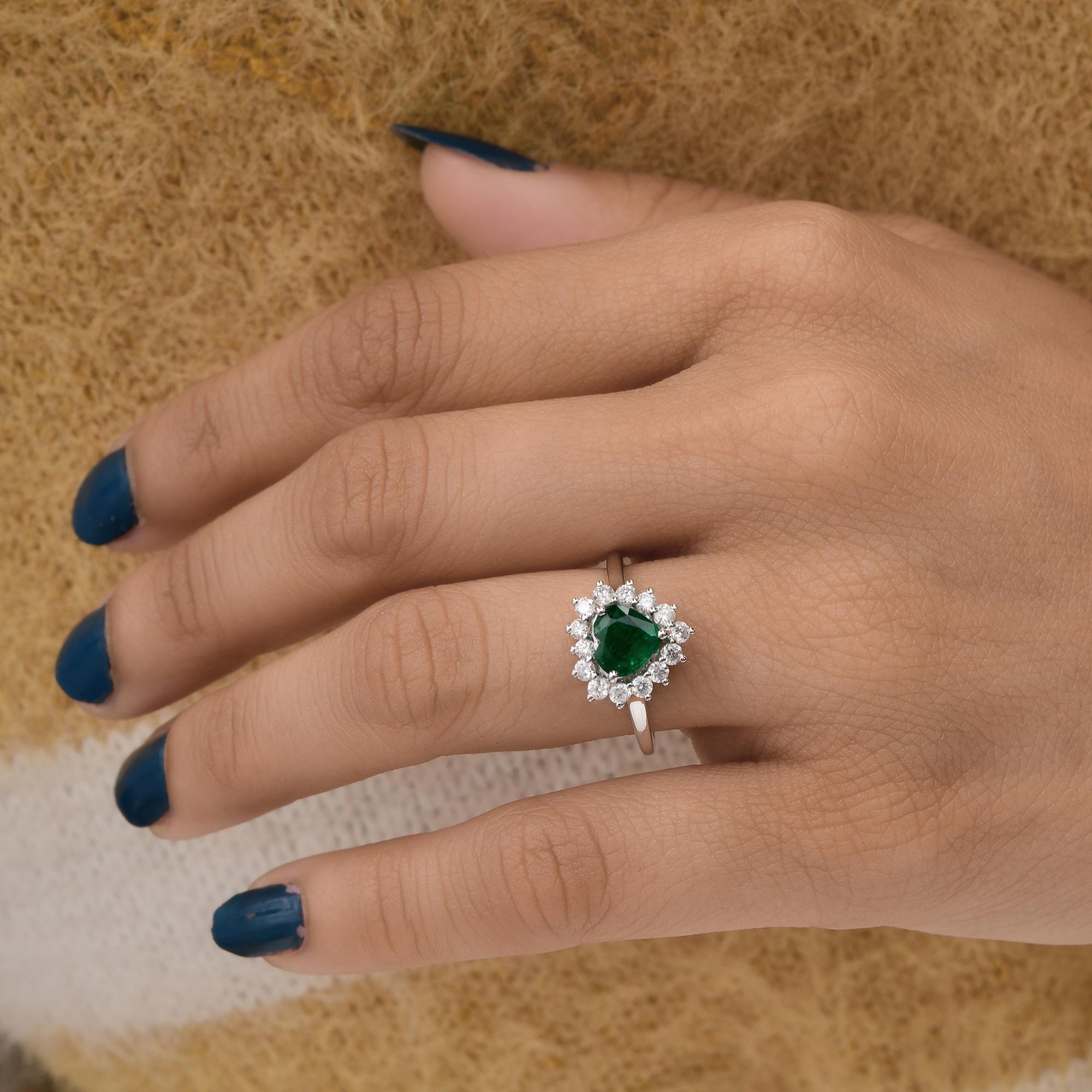 in vendita:  Anello a forma di cuore con diamanti aureolati di smeraldo dello Zambia, realizzato a mano, in oro bianco 18 carati 7