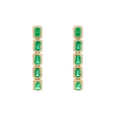 Pendientes artesanales de gota larga de esmeralda de Zambia en oro amarillo de 14k con diamantes