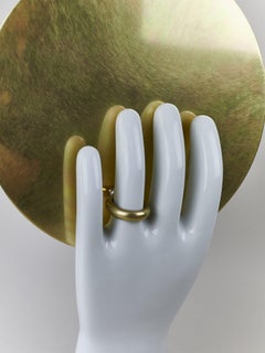 Hände hoch mirror by Jakub Berdych Karpelis