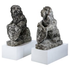 Paire de lions héraldiques en pierre sculptée à la main du 19ème siècle