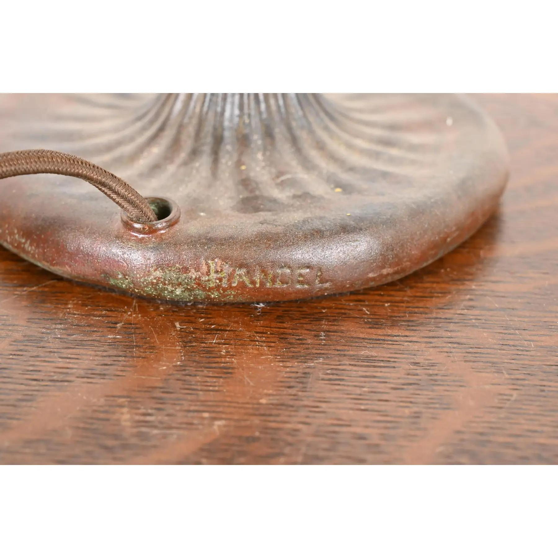 Bronze Handel Lampe de table en bronze antique Arts & Crafts avec abat-jour en mica en vente