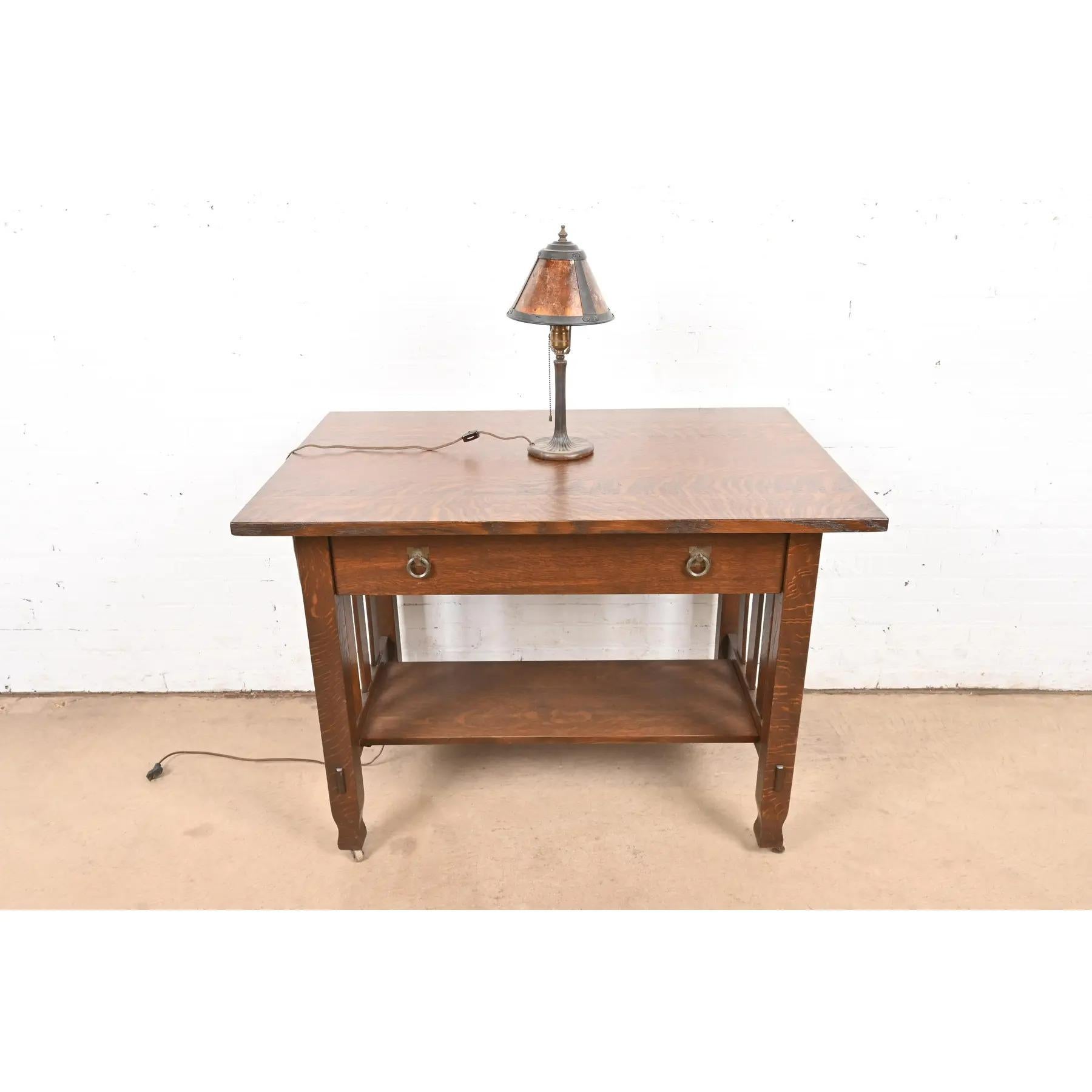 Handel Lampe de table en bronze antique Arts & Crafts avec abat-jour en mica en vente 1
