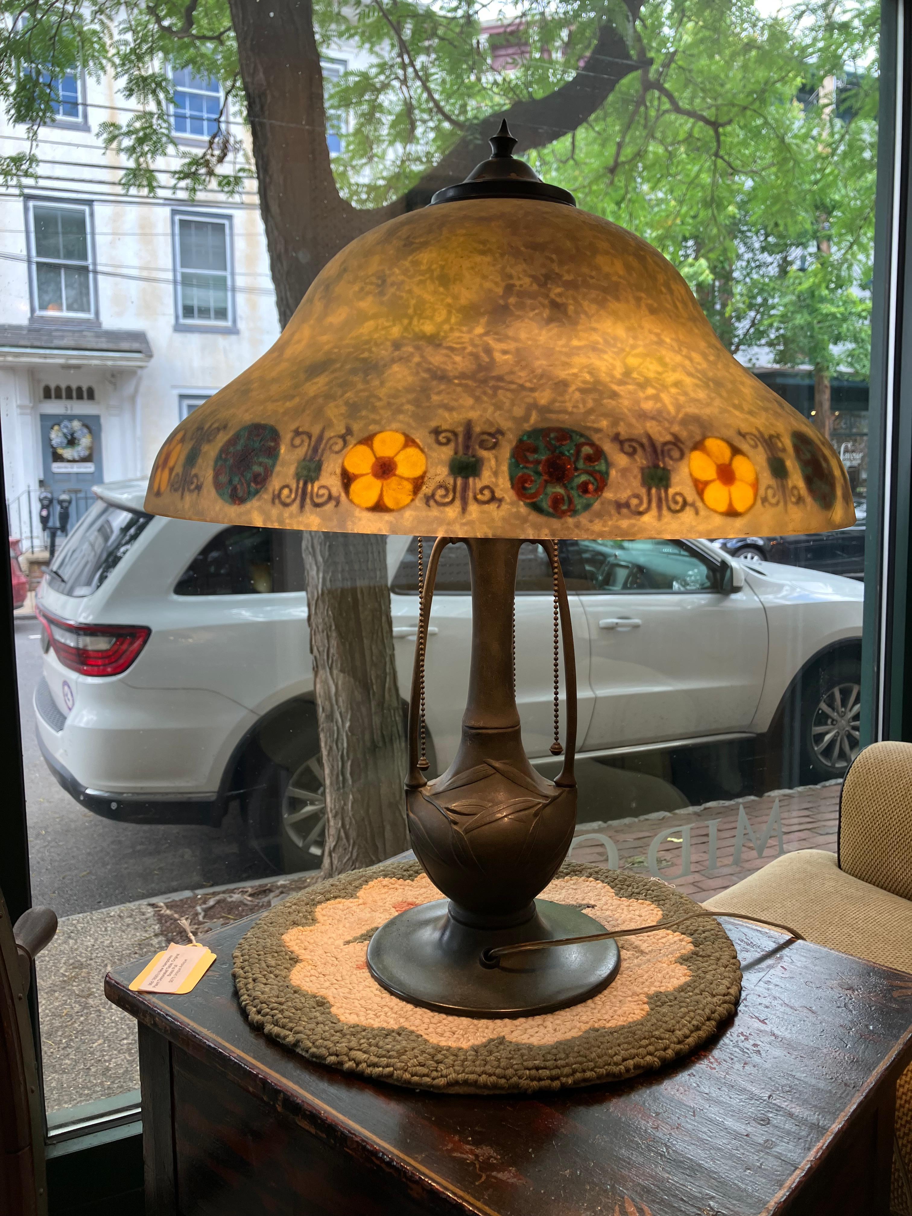 Bronzo Lampada da tavolo Handel Art Nouveau in bronzo antico e vetro in vendita