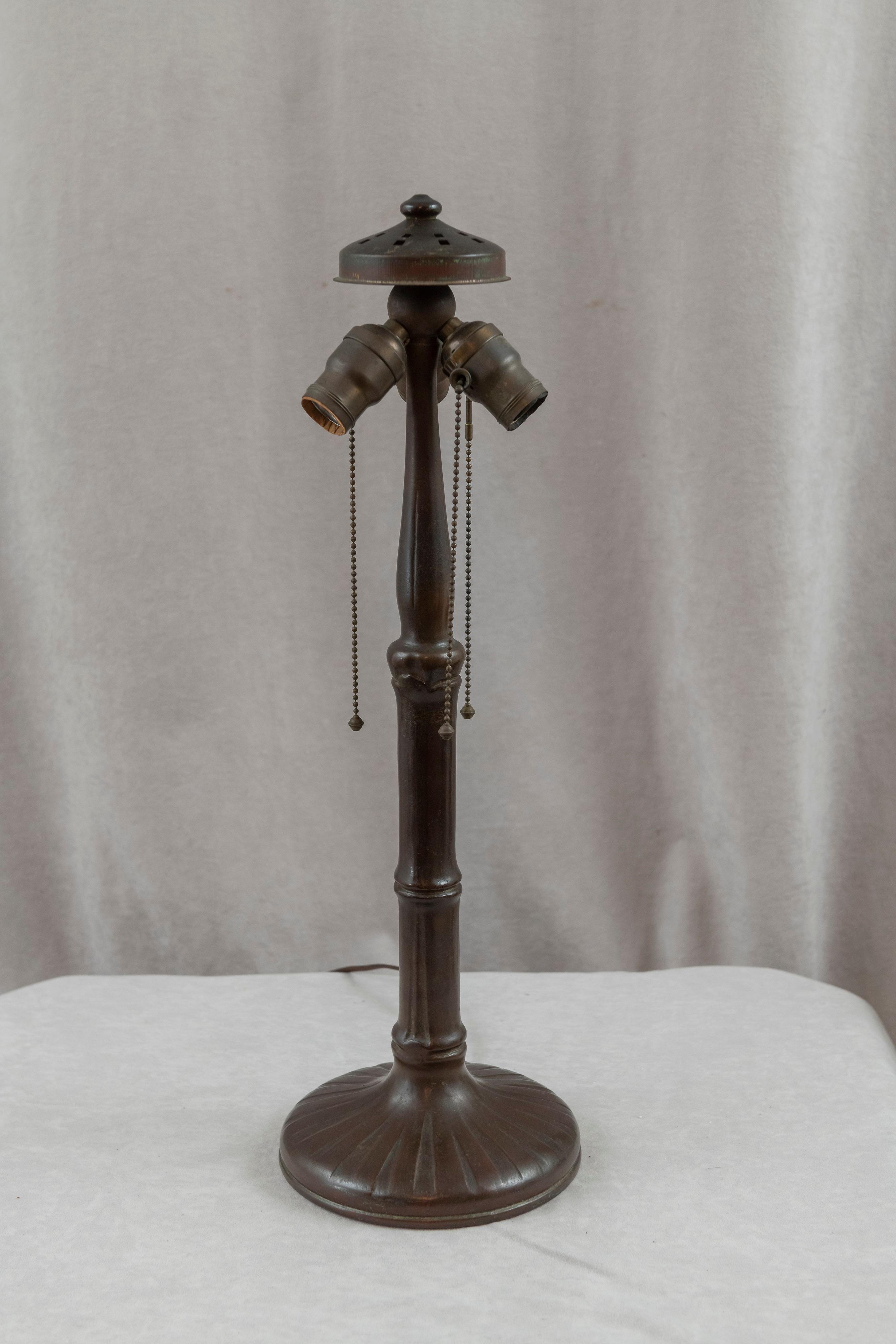 Handel - Lampe  panneau en bambou superpos, entirement d'origine, avec base et abat-jour signs, vers 1910 3