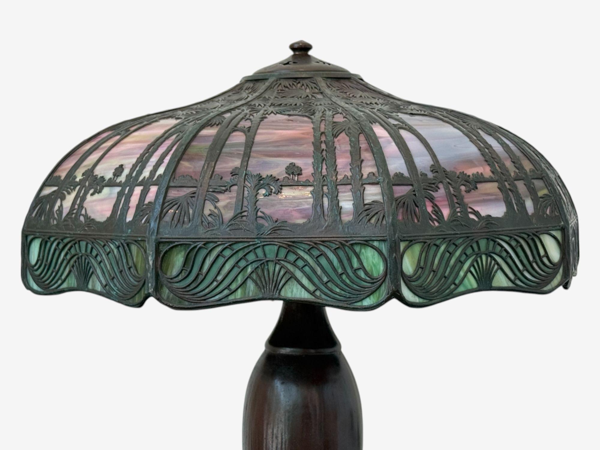 Américain Handel Co, Arts and Crafts, lampe de table en forme de palmier, verre d'art, bronze, années 1900 en vente