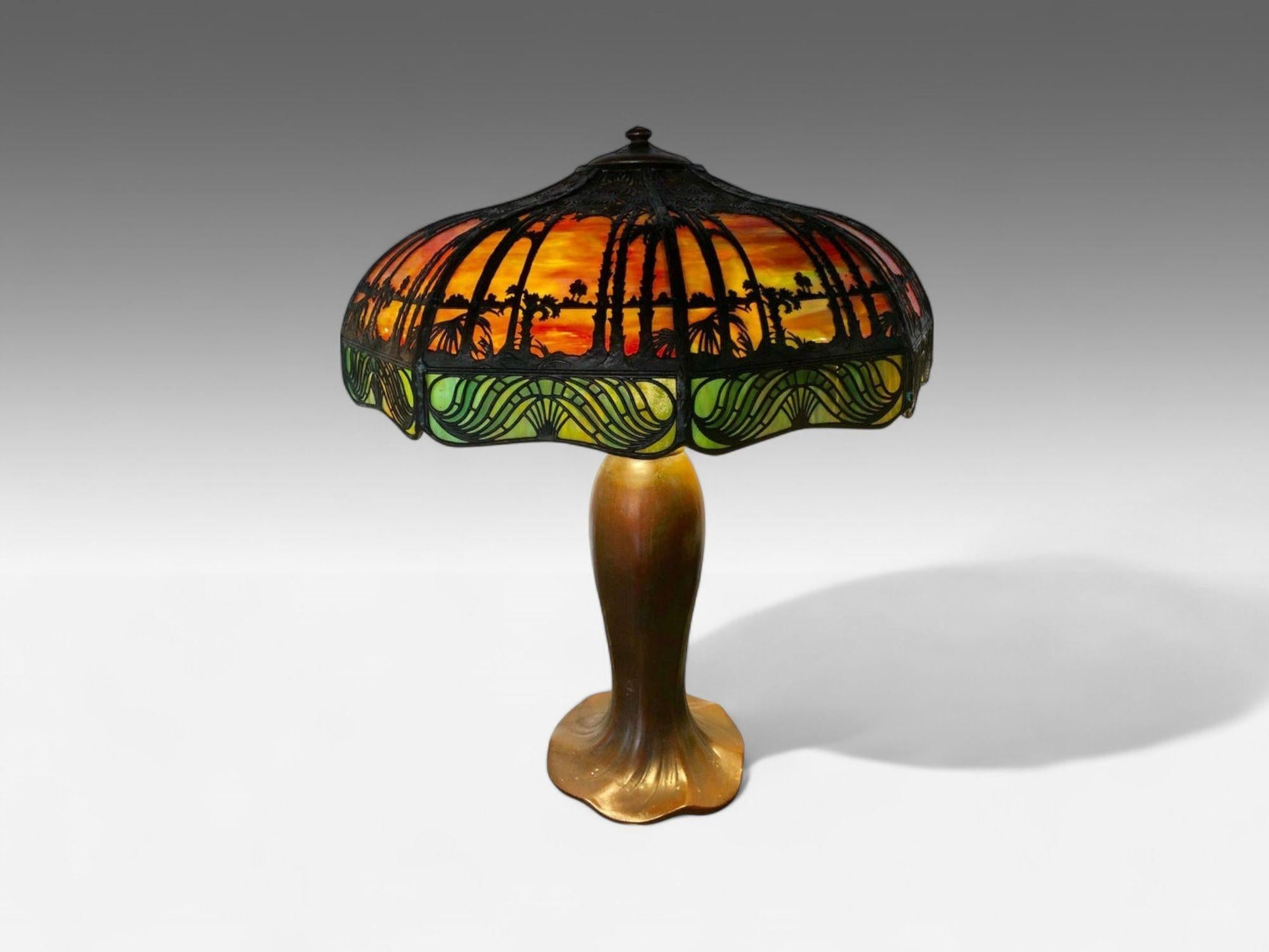 Handel Co, Arts and Crafts, lampe de table en forme de palmier, verre d'art, bronze, années 1900 Bon état - En vente à Manhasset, NY