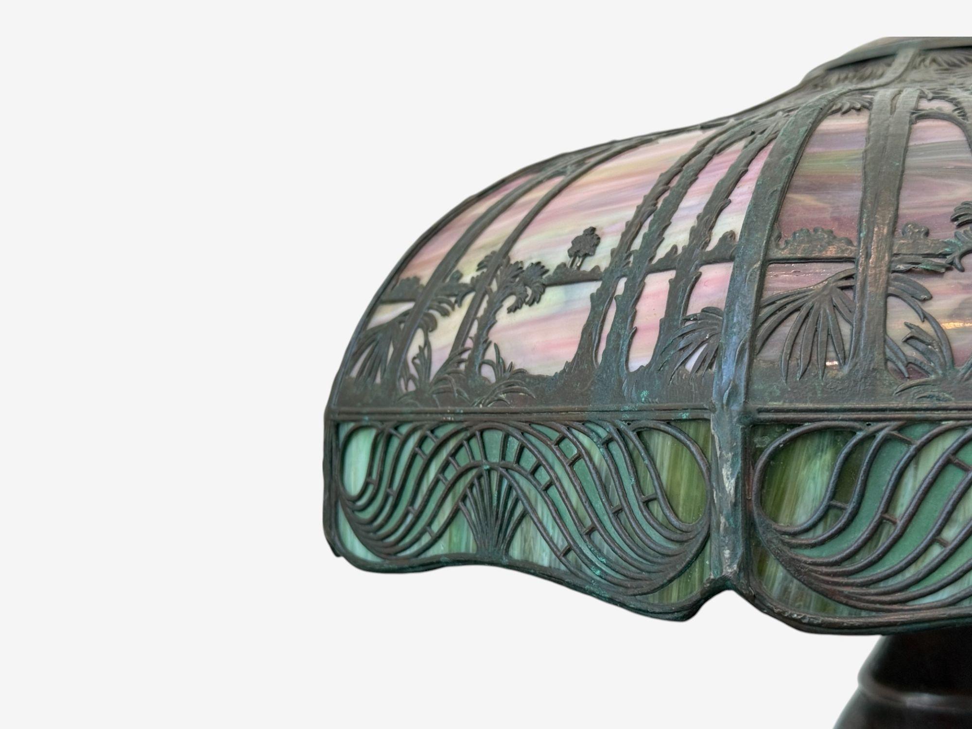 Début du 20ème siècle Handel Co, Arts and Crafts, lampe de table en forme de palmier, verre d'art, bronze, années 1900 en vente
