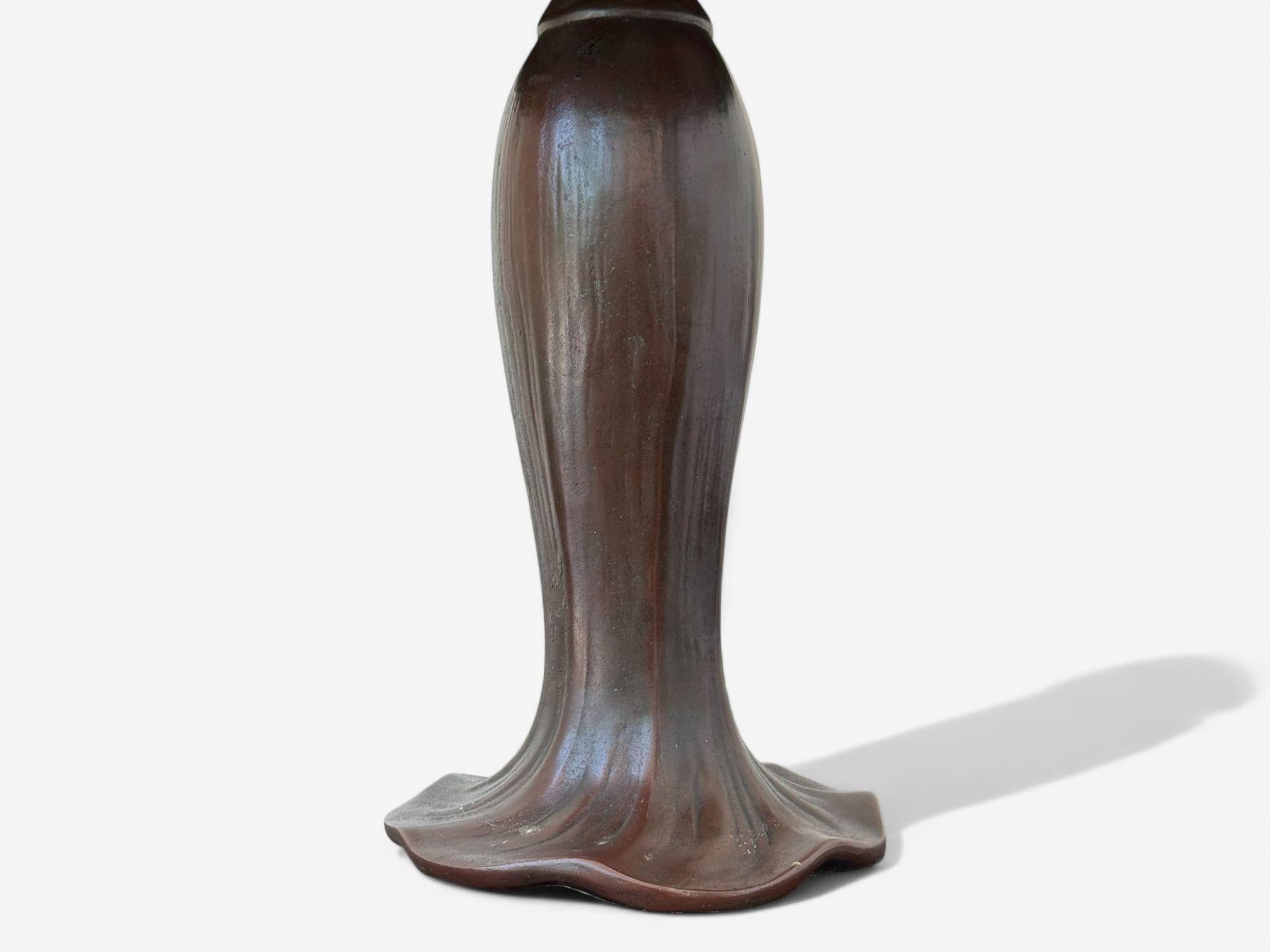 Bronze Handel Co, Arts and Crafts, lampe de table en forme de palmier, verre d'art, bronze, années 1900 en vente