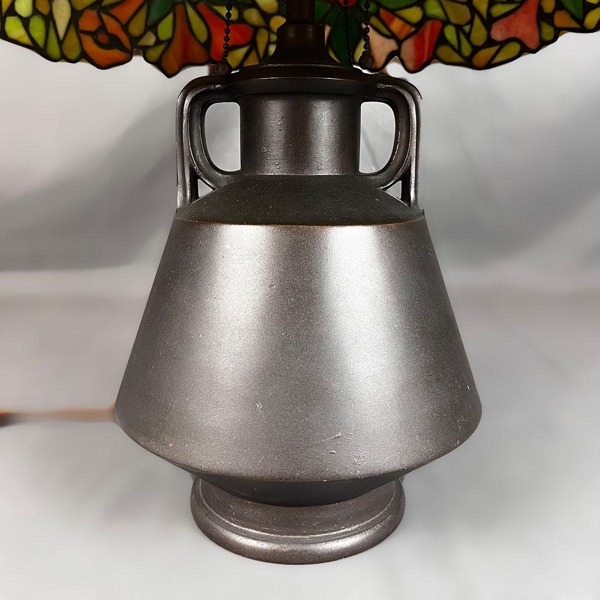 Handel Lamp Company Lámpara de mesa con flor de trompeta de principios de 1900 Belle Époque en venta
