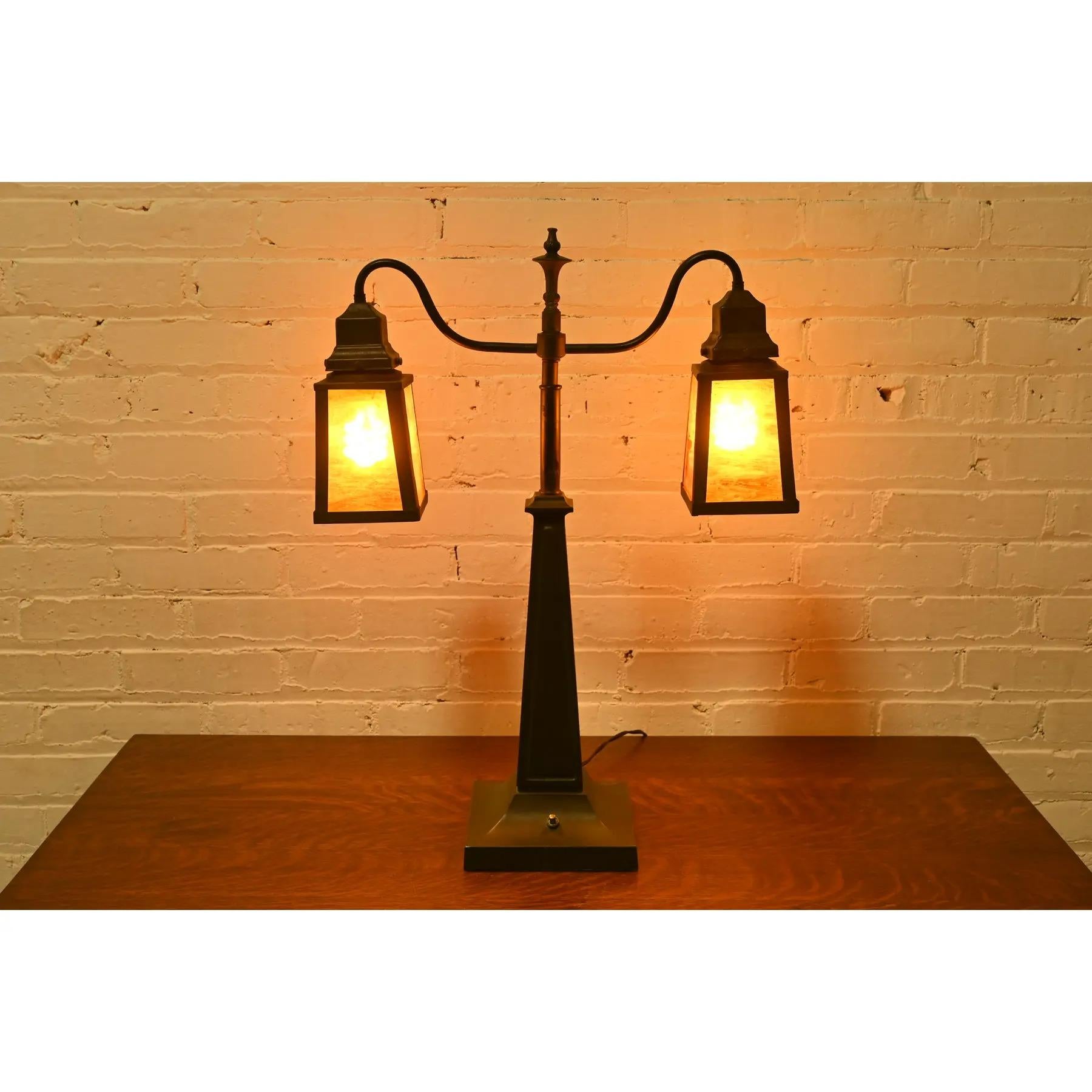 Lampe de table double en bronze et verre de scories de style Arts & Crafts antique Handel Bon état - En vente à South Bend, IN