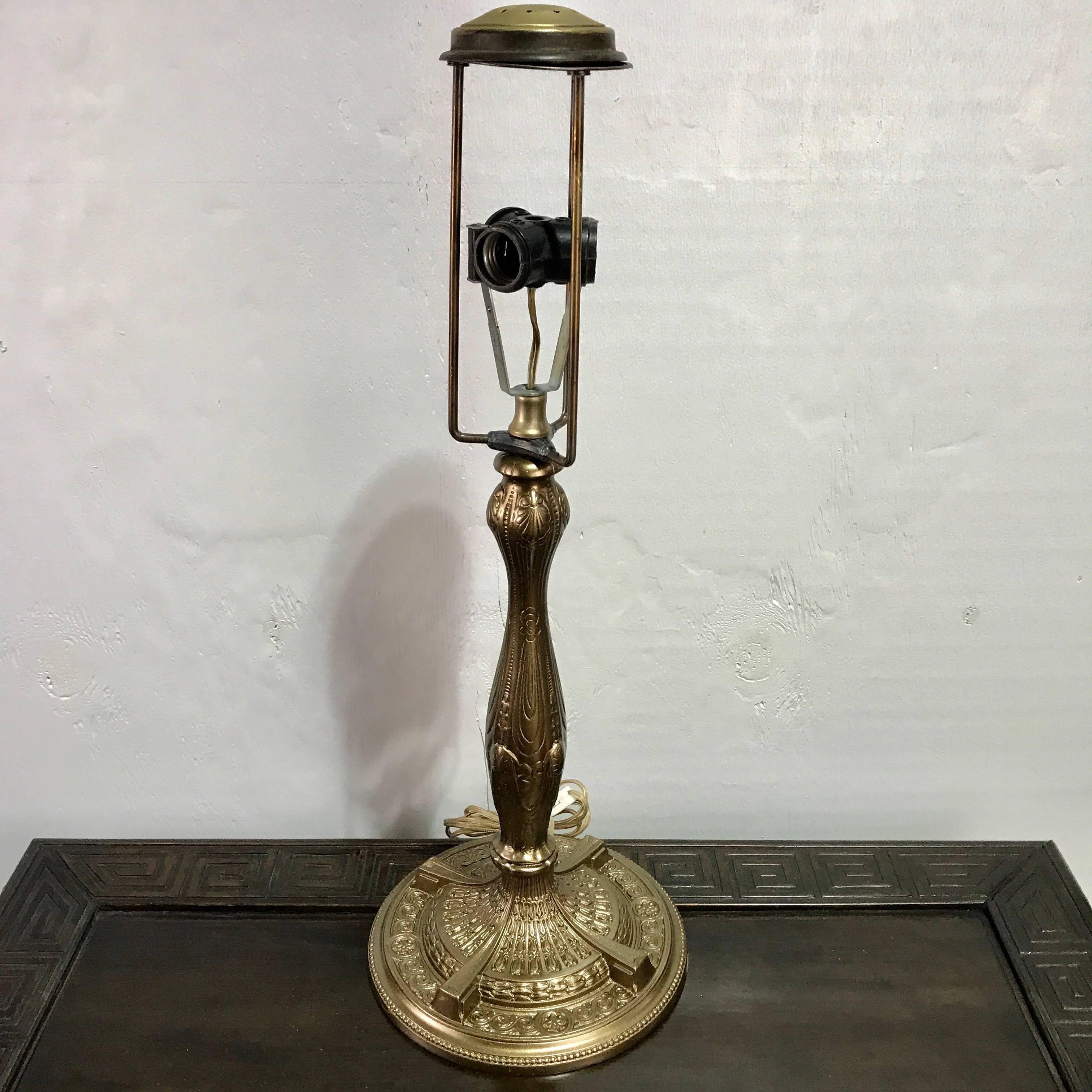 Handel Style Reverse Painted Table Lamp Birds and Flower Motif In Good Condition In West Palm Beach, FL
