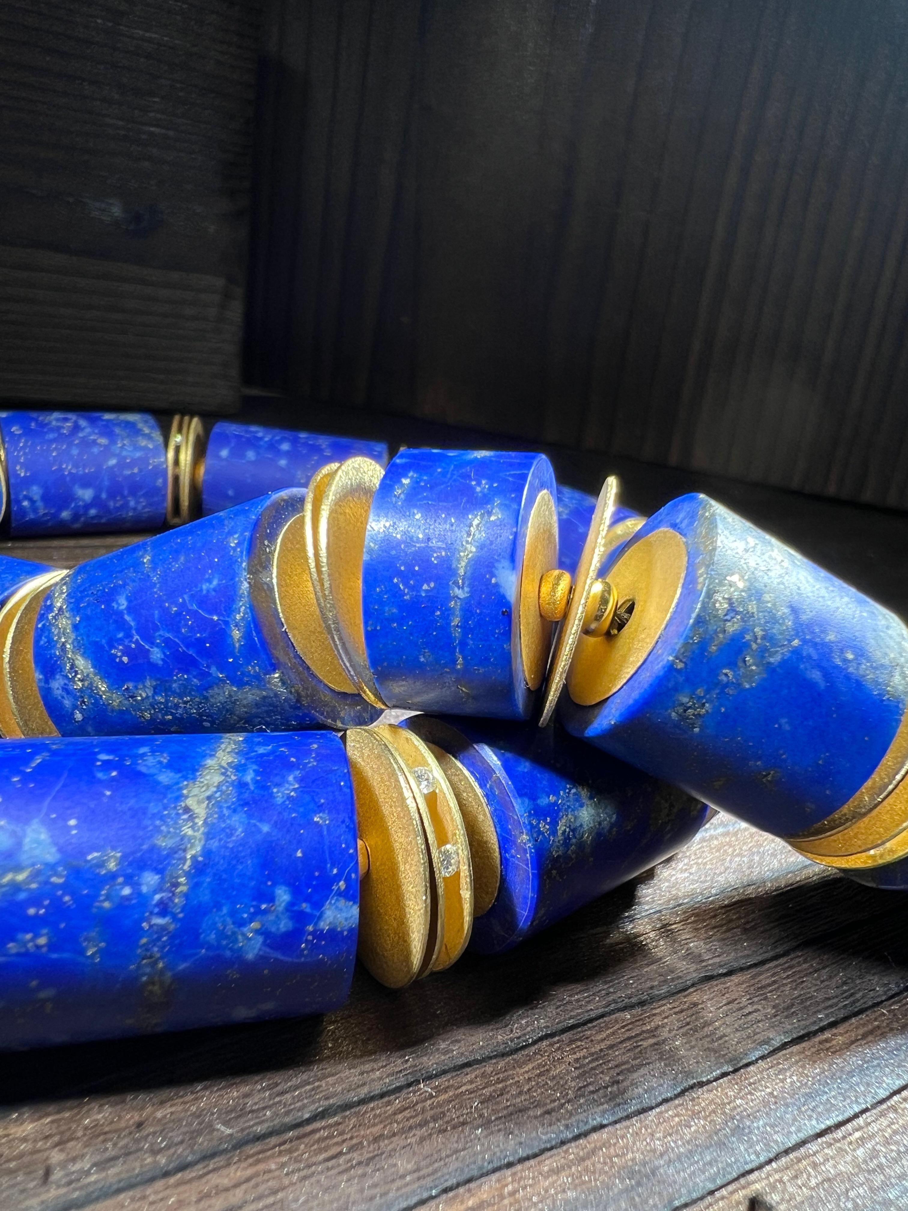 Taglia a mano in oro 18k (549 carati di lapislazzuli e 23 diamanti) in vendita 7