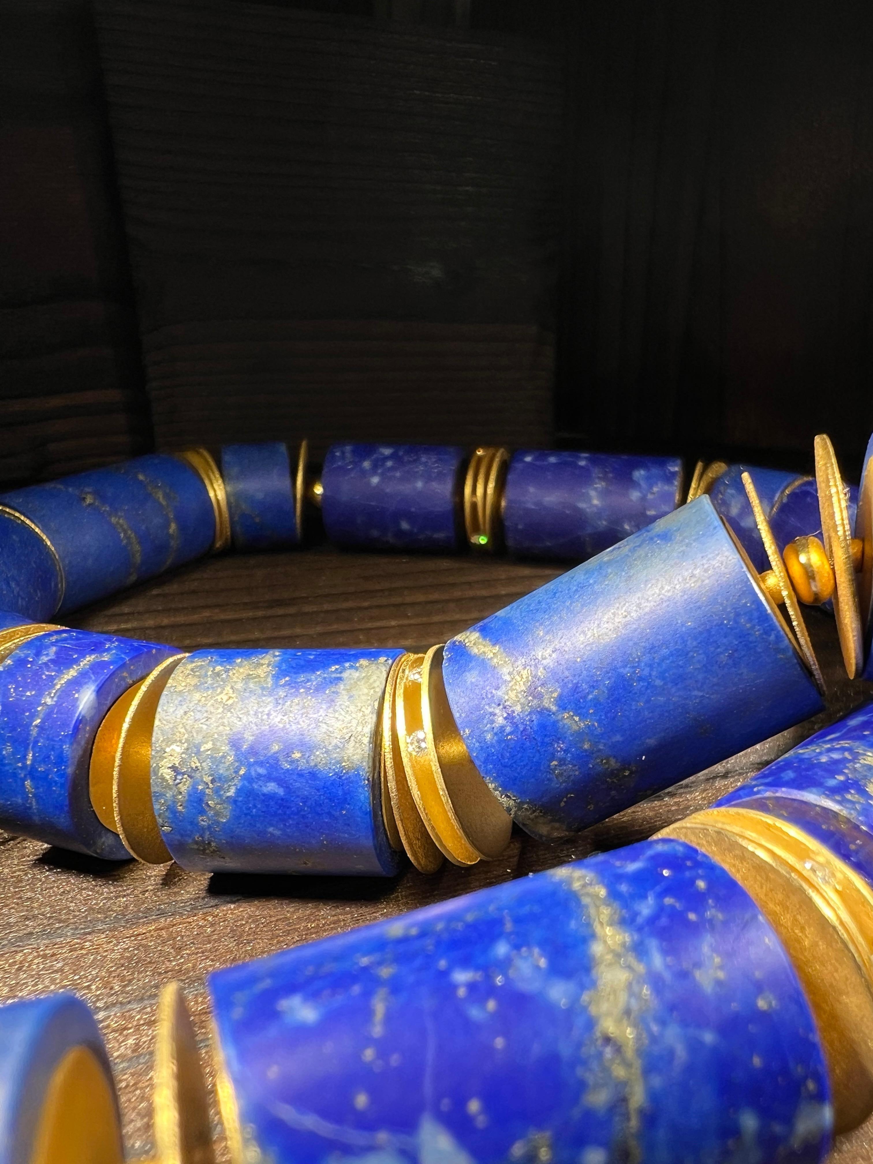 Taglia a mano in oro 18k (549 carati di lapislazzuli e 23 diamanti) in vendita 8
