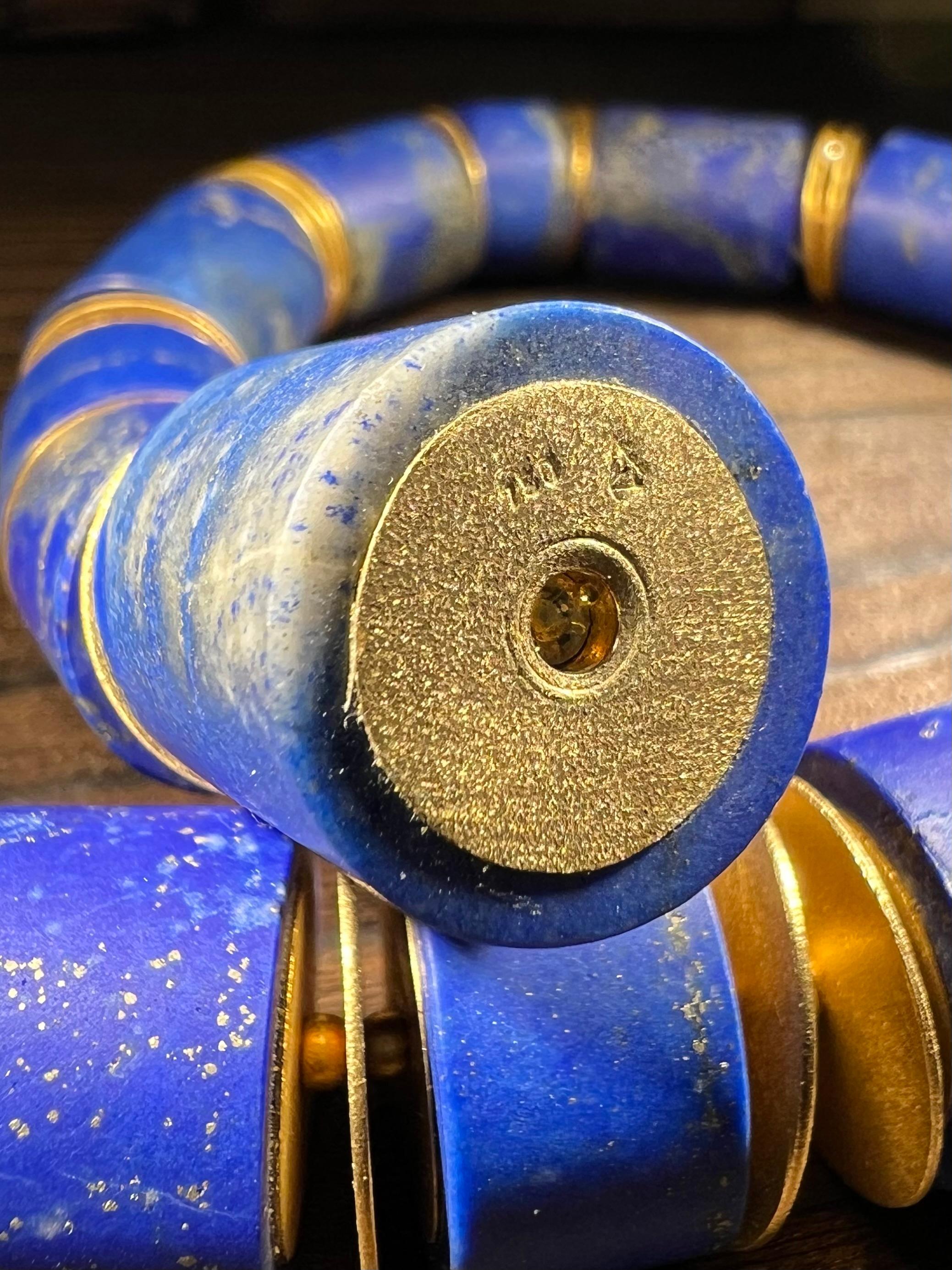 Taglia a mano in oro 18k (549 carati di lapislazzuli e 23 diamanti) in vendita 1